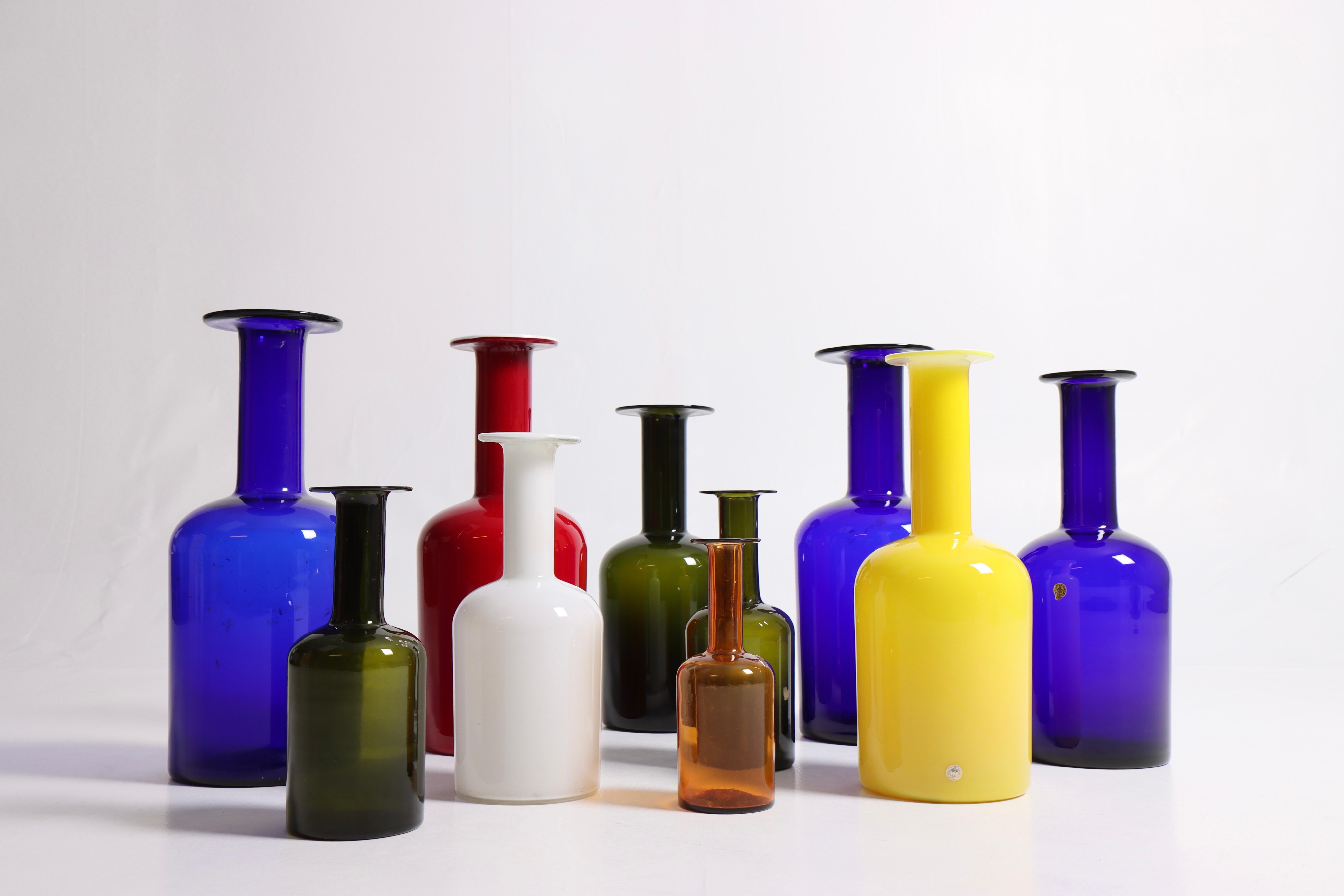 Ensemble de dix vases en verre du milieu du siècle dernier, conçus par Otto Bauer pour Kastrup Glass. Fabriqué au Danemark, années 1950. Excellent état d'origine.