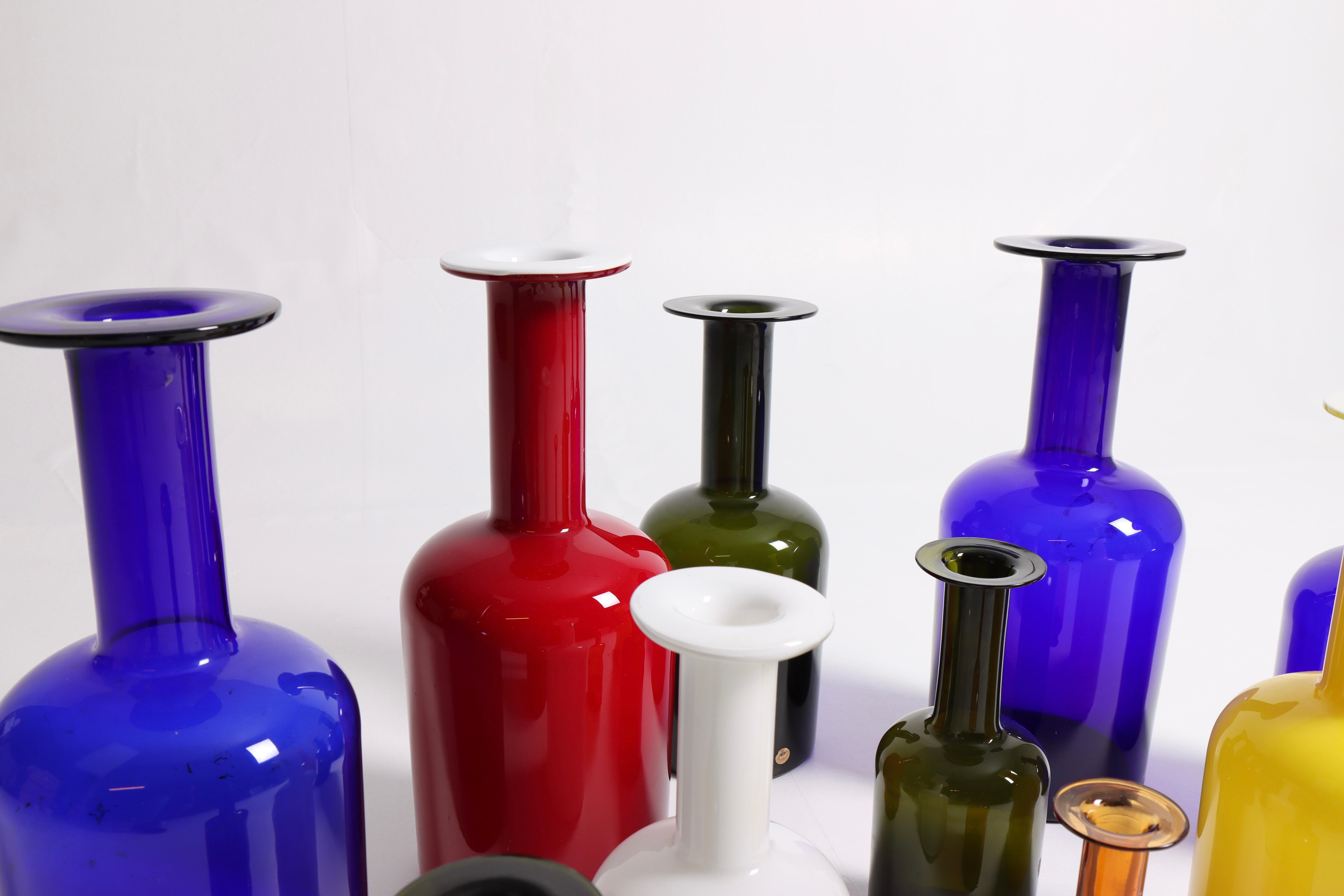 Scandinave moderne Ensemble de dix vases en verre du milieu du siècle dernier d'Otto Bauer, années 1960 en vente