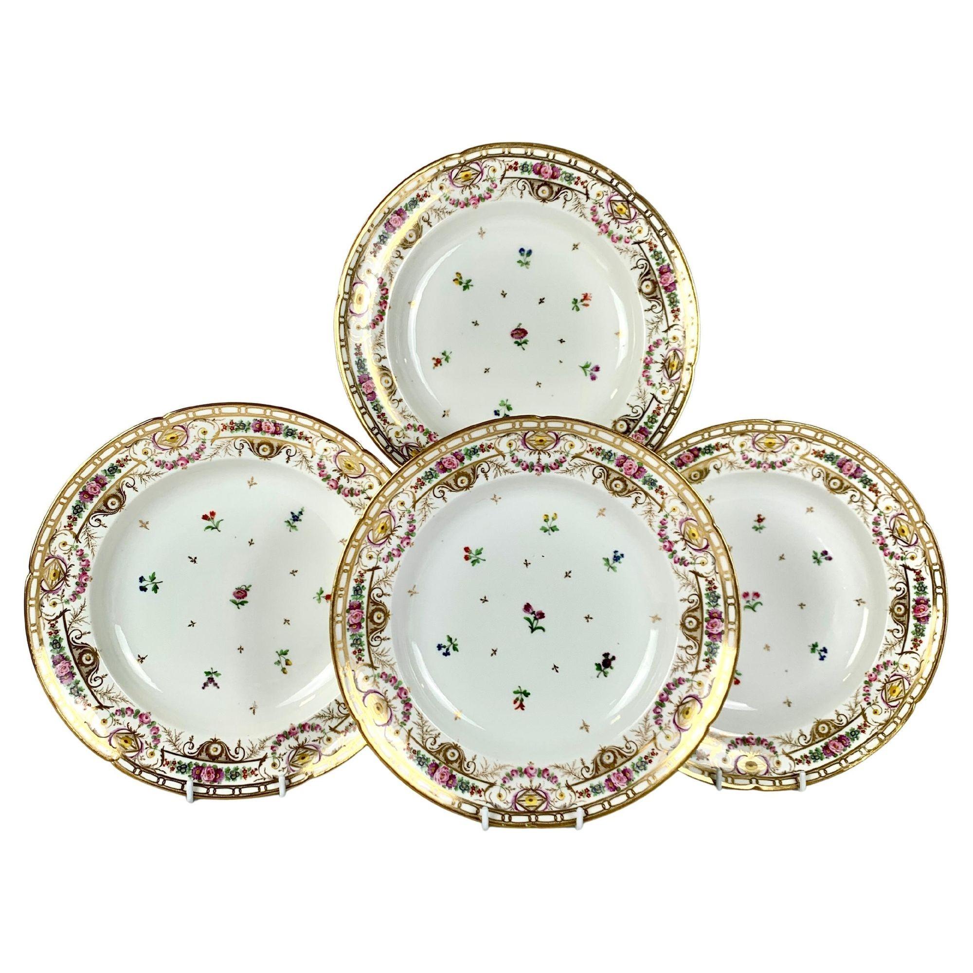 Este juego de diez hermosos platos hondos de porcelana francesa fue fabricado por Nast, la fábrica parisina famosa por producir porcelana para Napoleón y su corte imperial. 
Durante la época napoleónica, la fábrica Nast adquirió importancia con