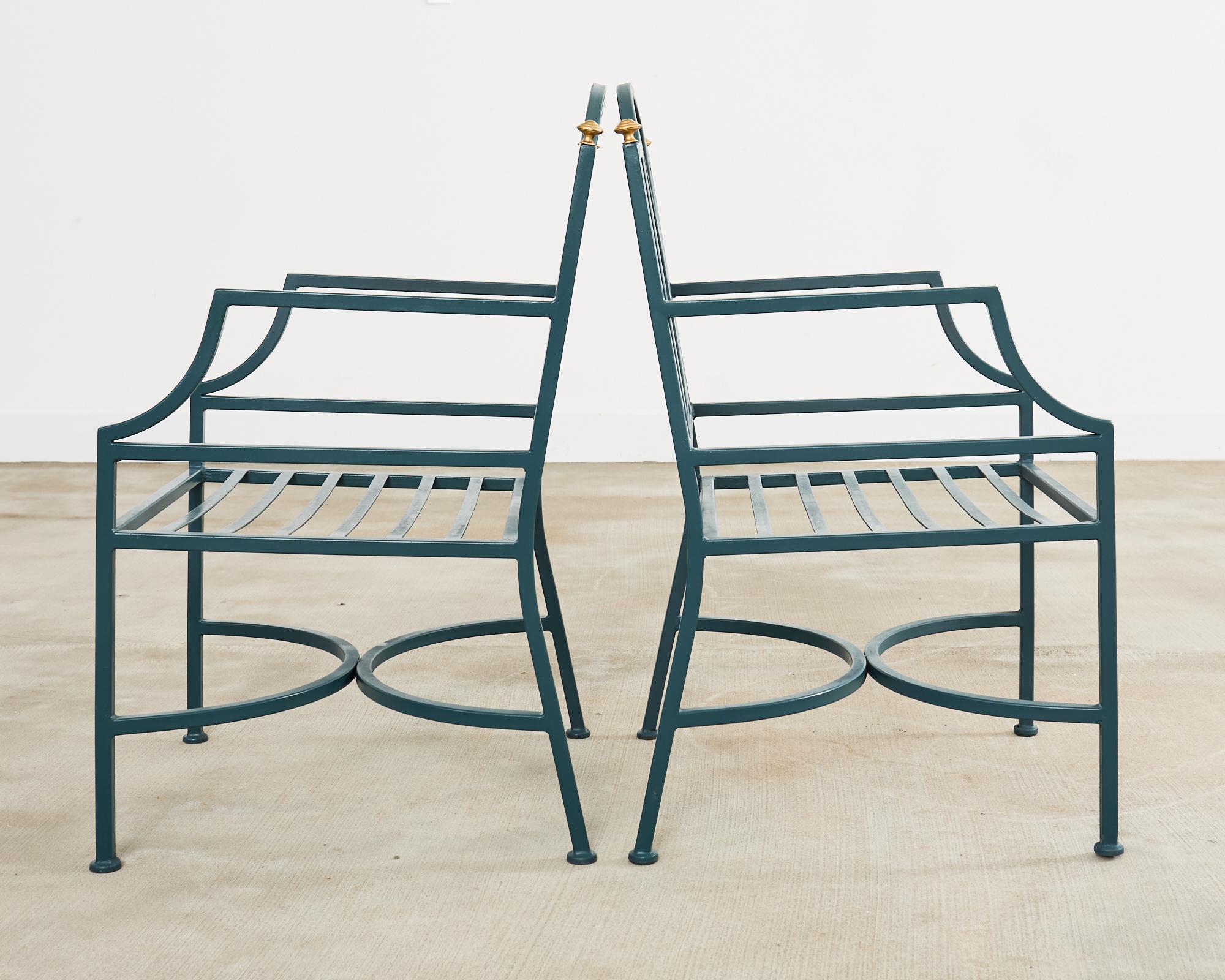 Juego de diez sillas de comedor de jardín de hierro de estilo neoclásico en venta 3