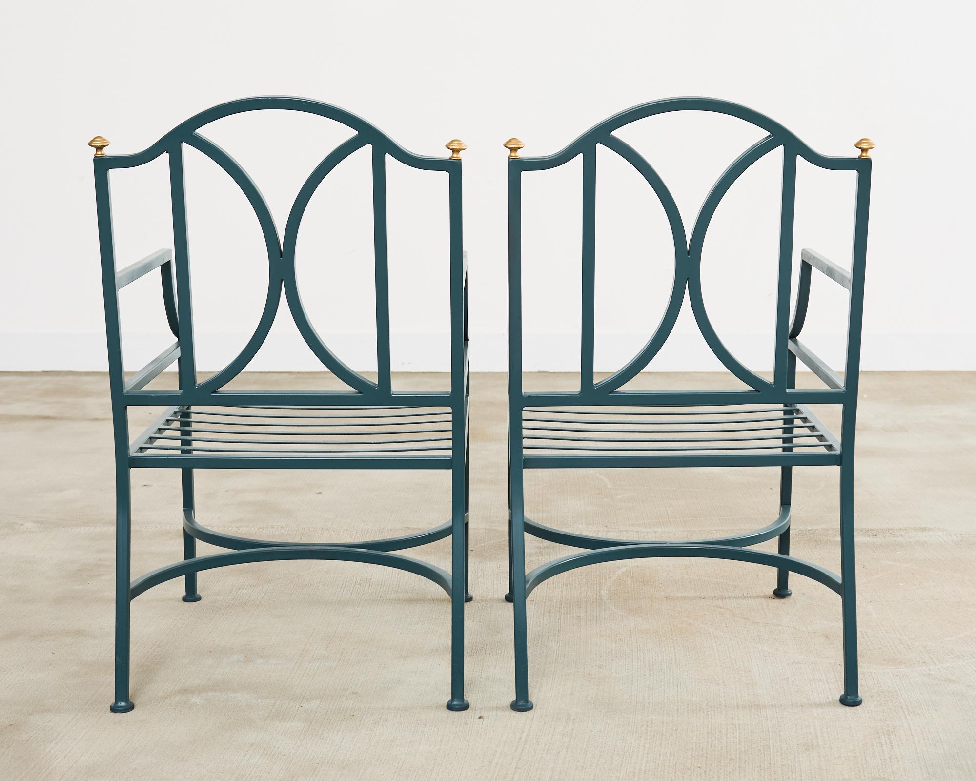 Juego de diez sillas de comedor de jardín de hierro de estilo neoclásico en venta 9
