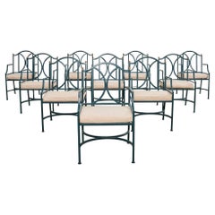 Ensemble de dix chaises de jardin en fer de style néoclassique
