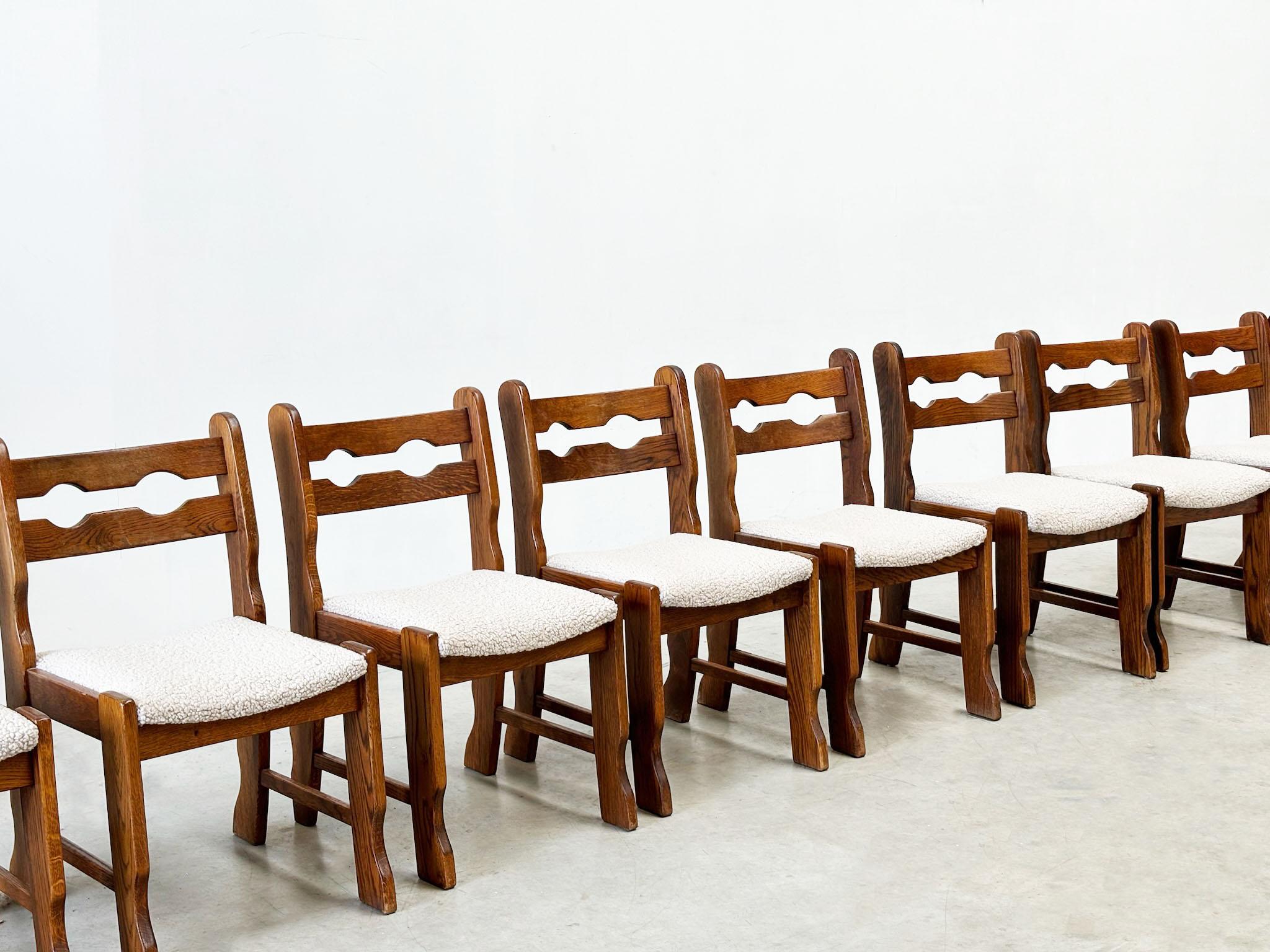 Set of ten brutalist and bouclé dining chairs
Brutalist dining chairs. these dining chairs were made in belgium in the 80s. They have the typical brutalist shape from those years. These chairs are very reminiscent of the chairs of Guillerme &