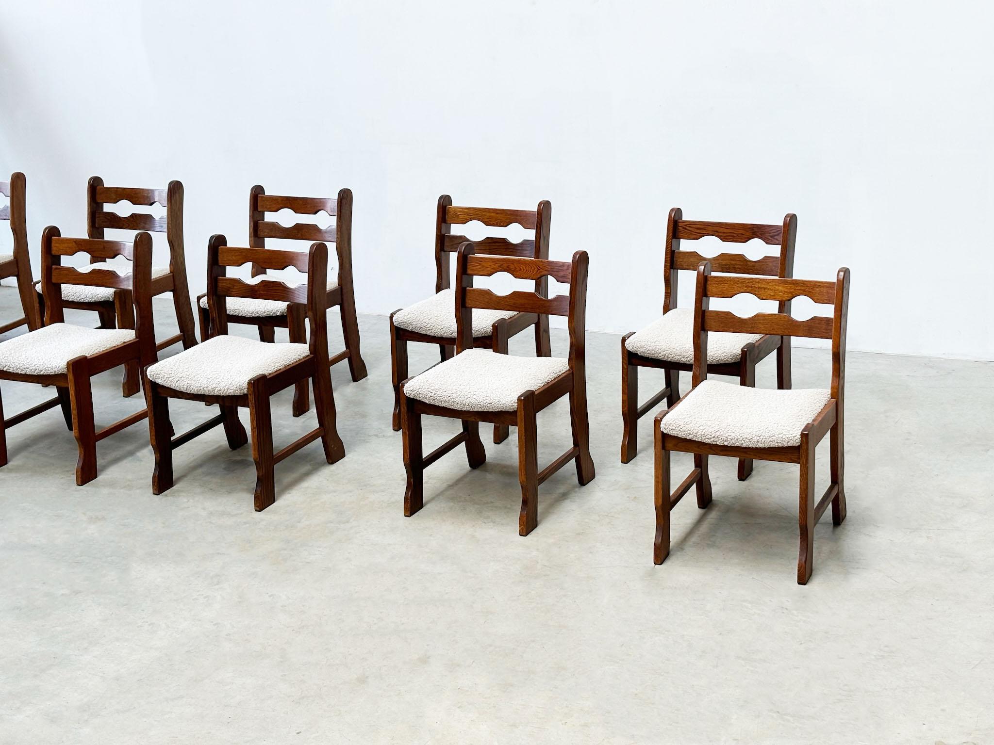 Set of ten oak brutalist razorback and bouclé dining chairs In Good Condition In Nijlen, VAN