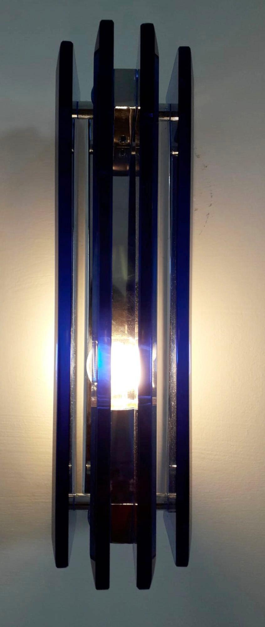 Vetro Set di dieci lampade con vetro blu cobalto smussato, disegnate da Veca. Italia, anni '60. in vendita