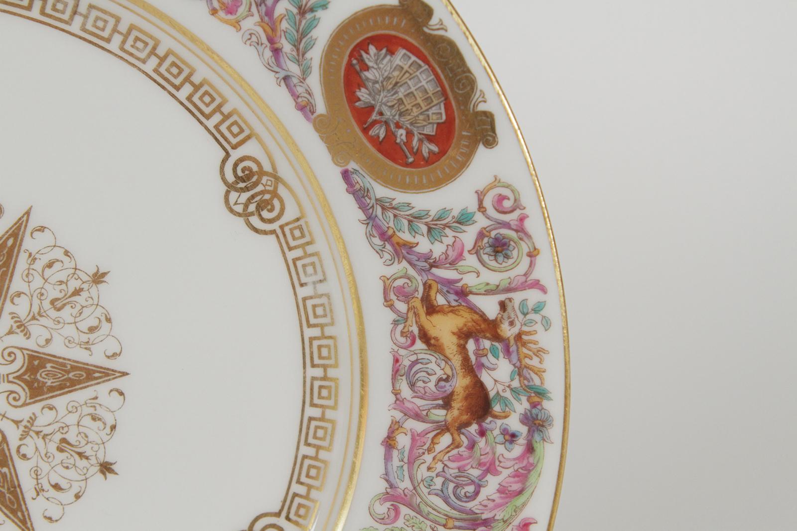 Set von zehn Sevres Royal Service Chateau de Fontainebleau-Tellern mit königlichem Service (Handbemalt)