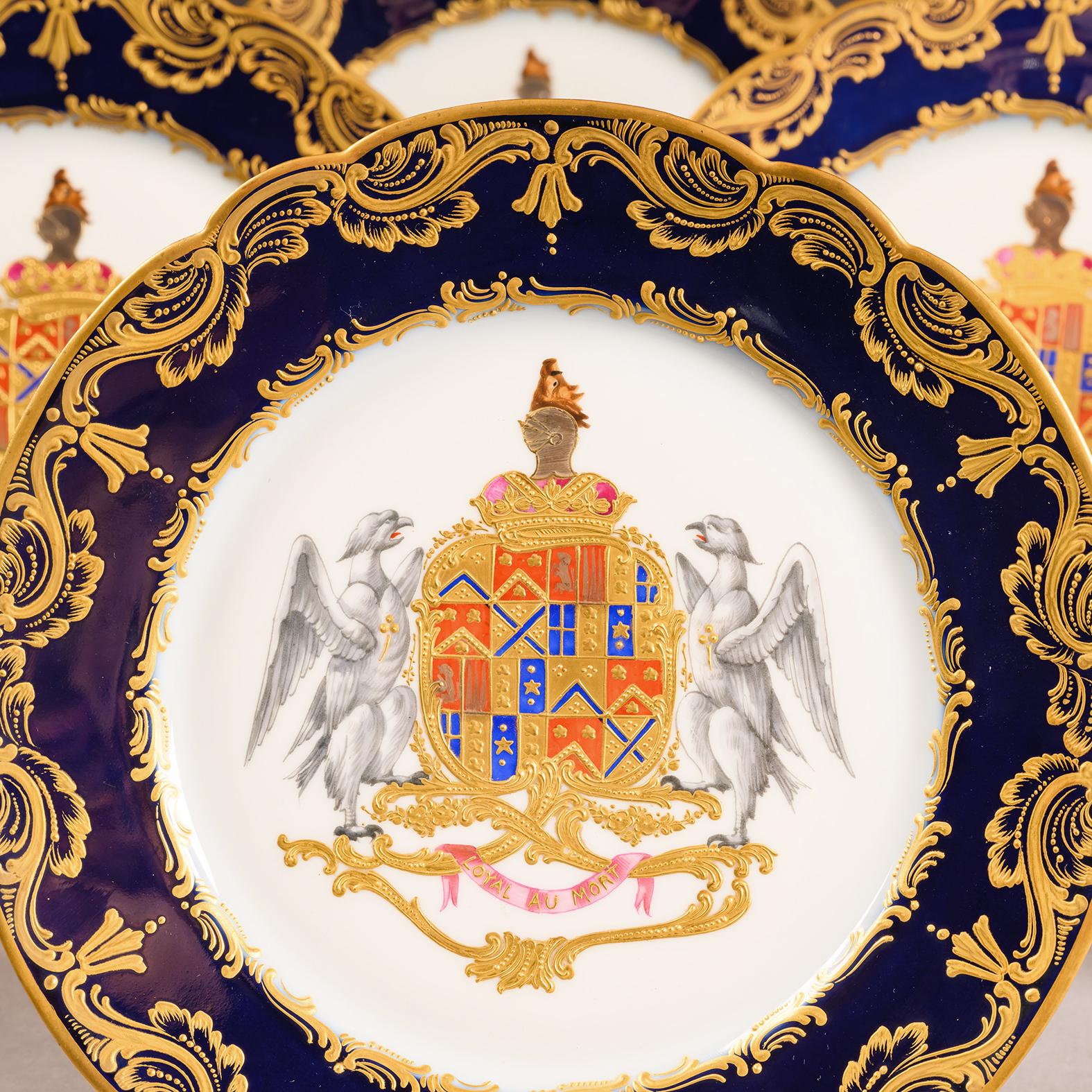 Set of Ten Sèvres-Style Armorial Cabinet Plates In Good Condition For Sale In Brighton, West Sussex