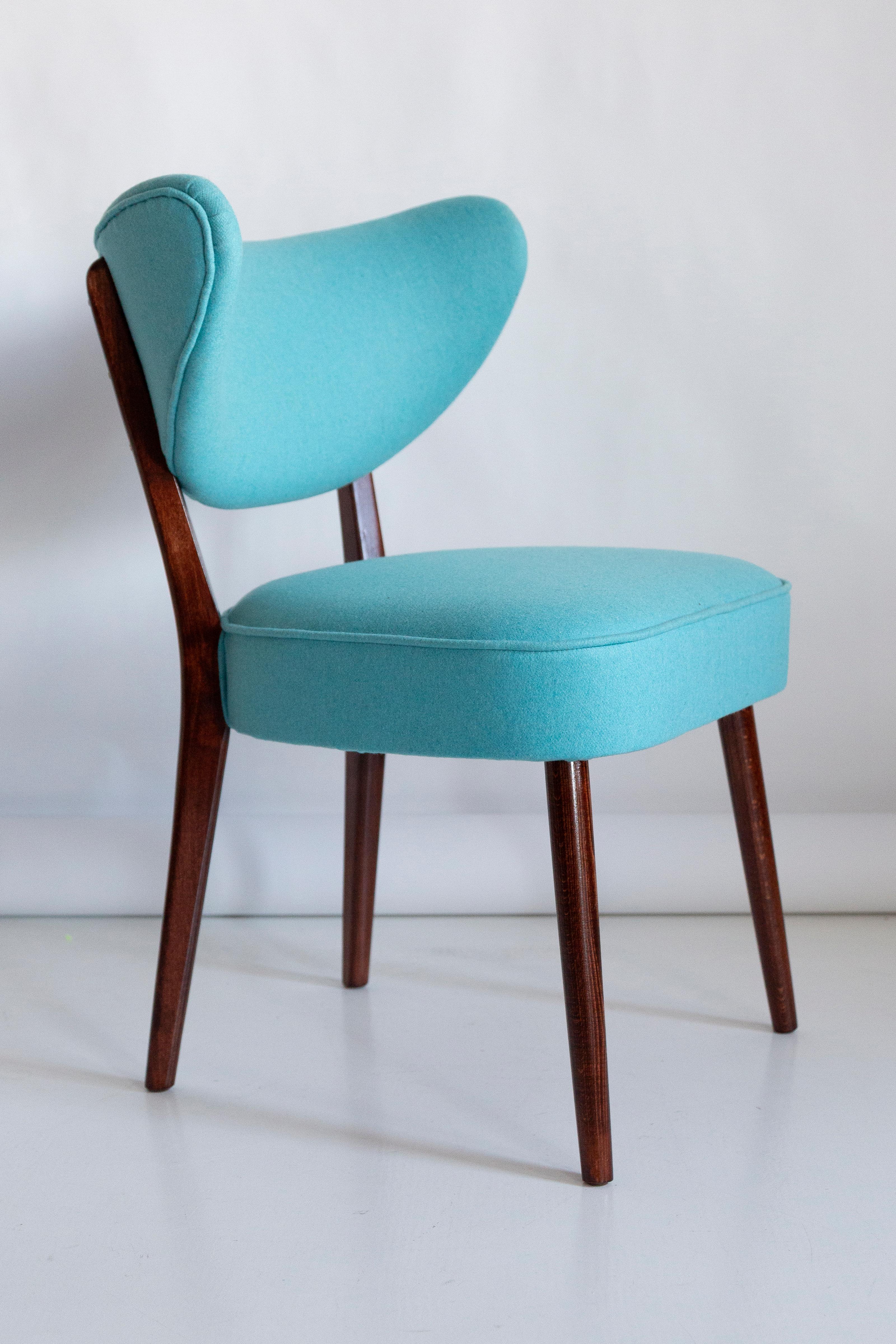 Polonais Ensemble de dix chaises de salle à manger en coquillage, laine turquoise, par Vintola Studio, Europe. en vente