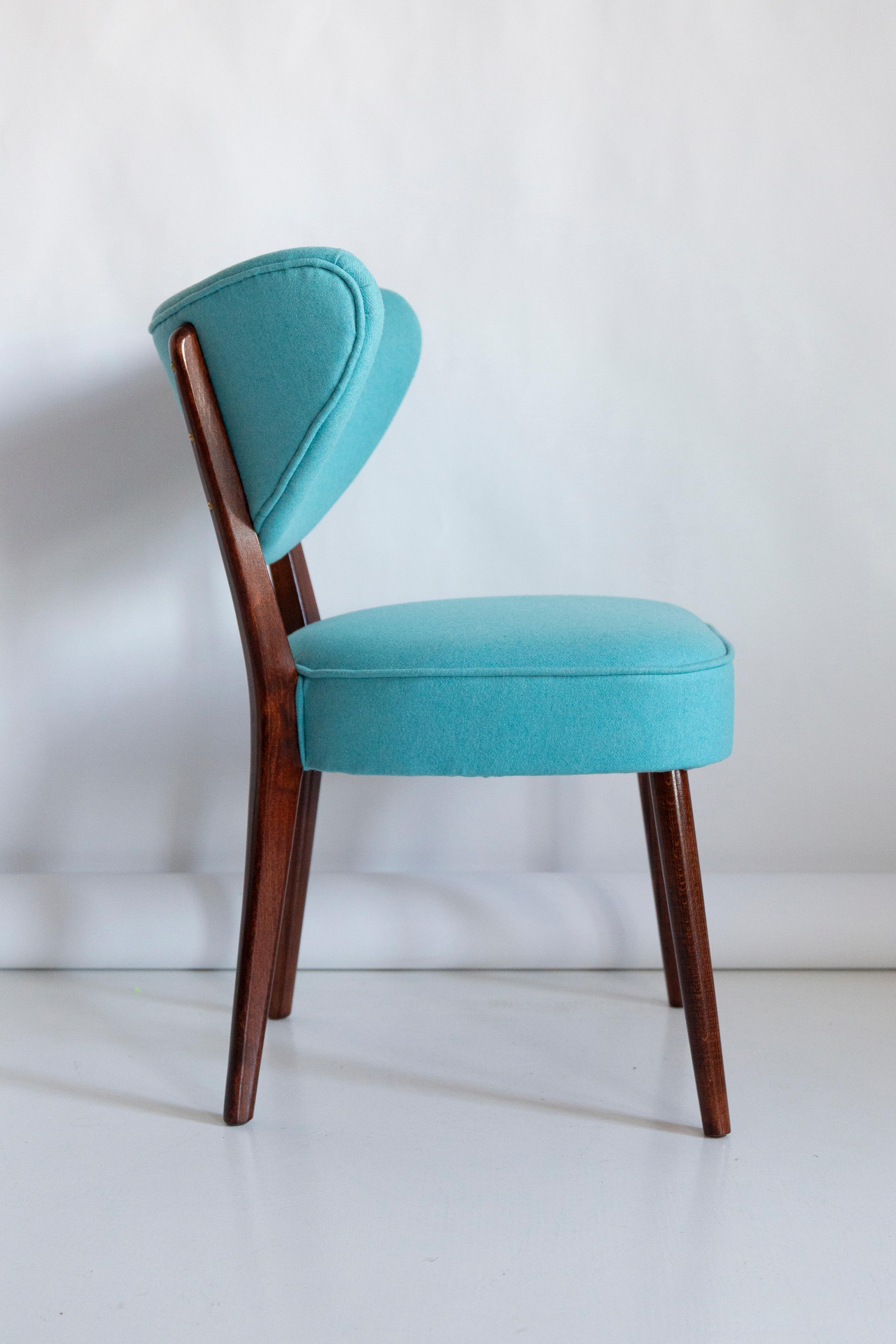 Peint à la main Ensemble de dix chaises de salle à manger en coquillage, laine turquoise, par Vintola Studio, Europe. en vente