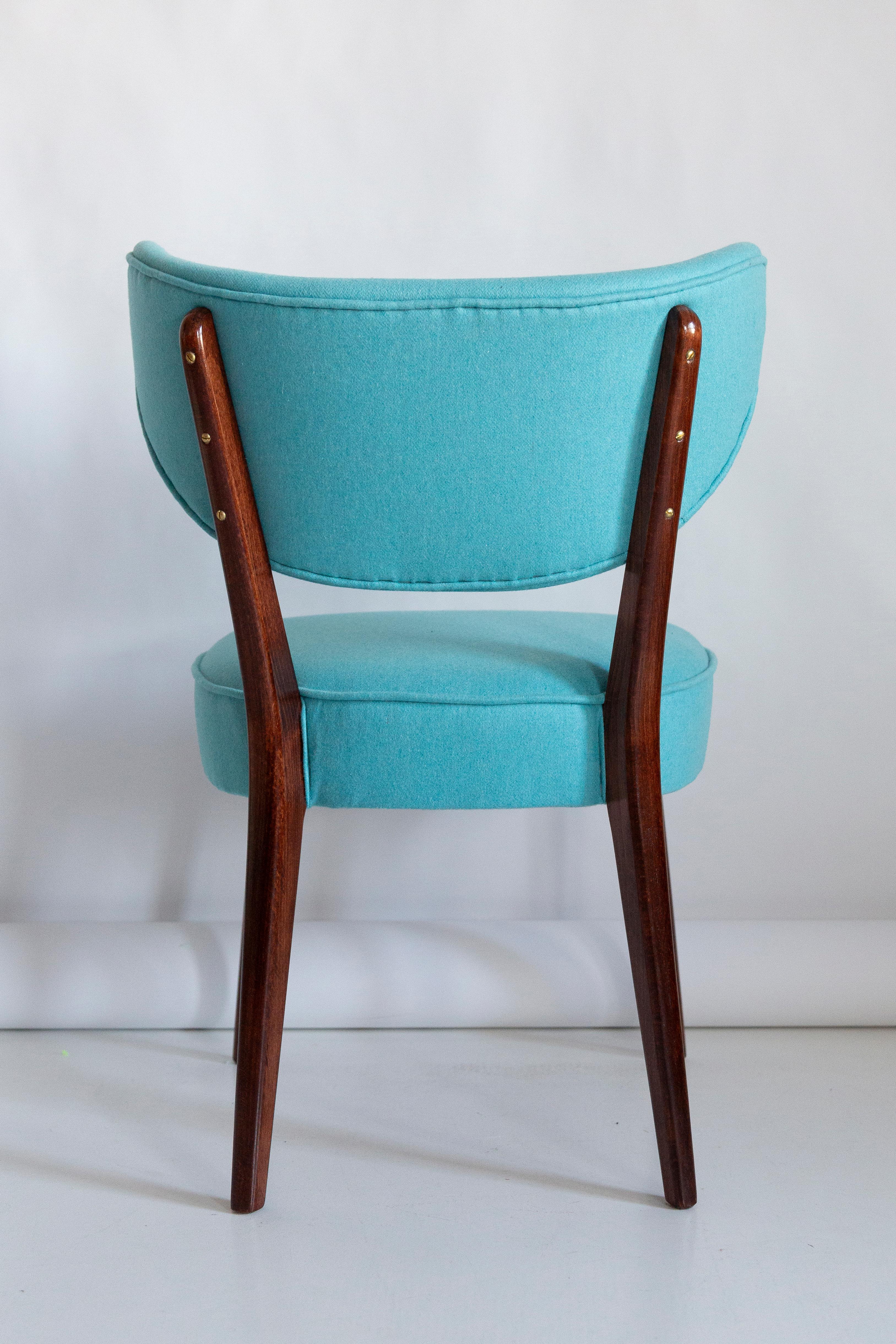 Bouclé Ensemble de dix chaises de salle à manger en coquillage, laine turquoise, par Vintola Studio, Europe. en vente