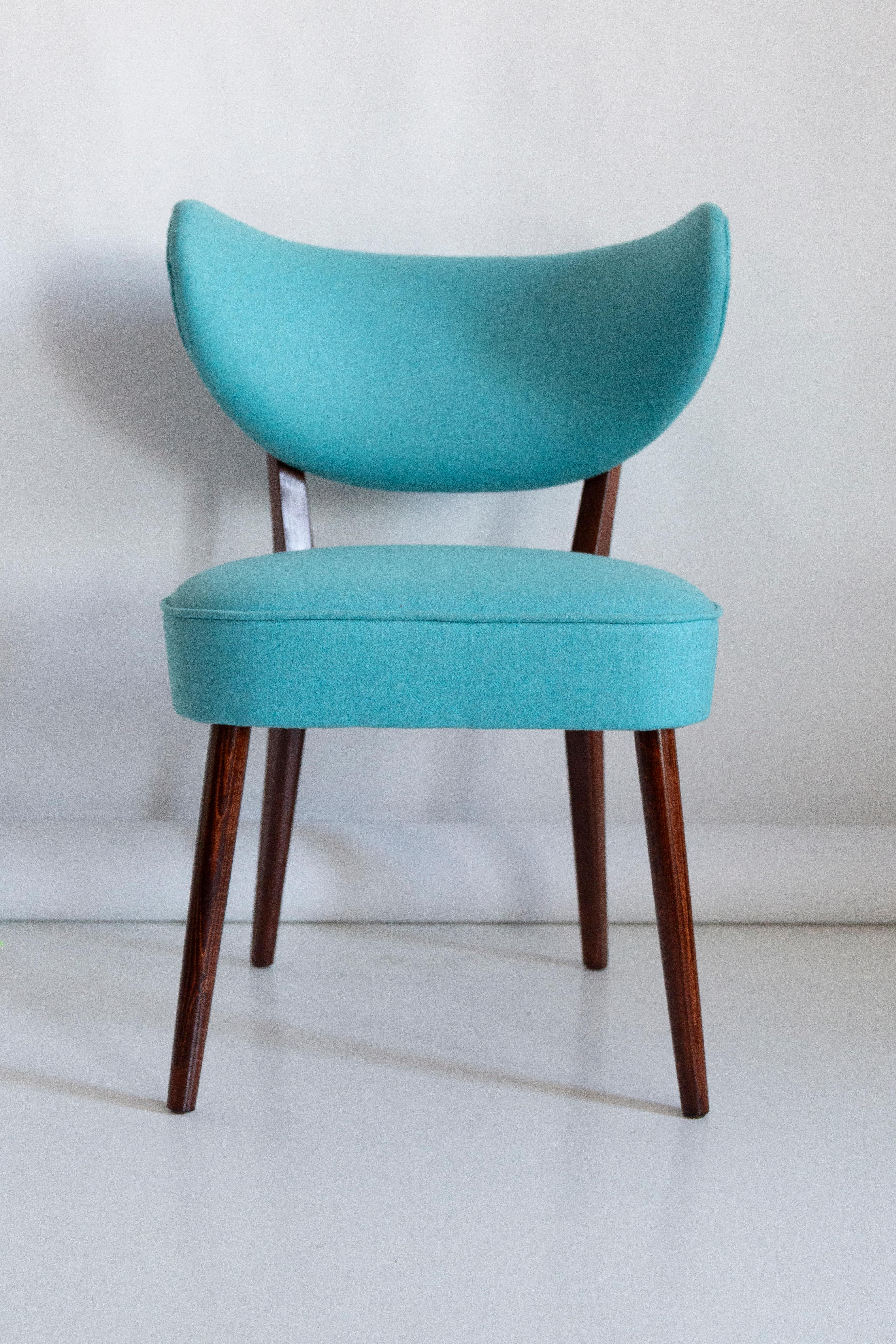 Ensemble de dix chaises de salle à manger en coquillage, laine turquoise, par Vintola Studio, Europe. en vente 1