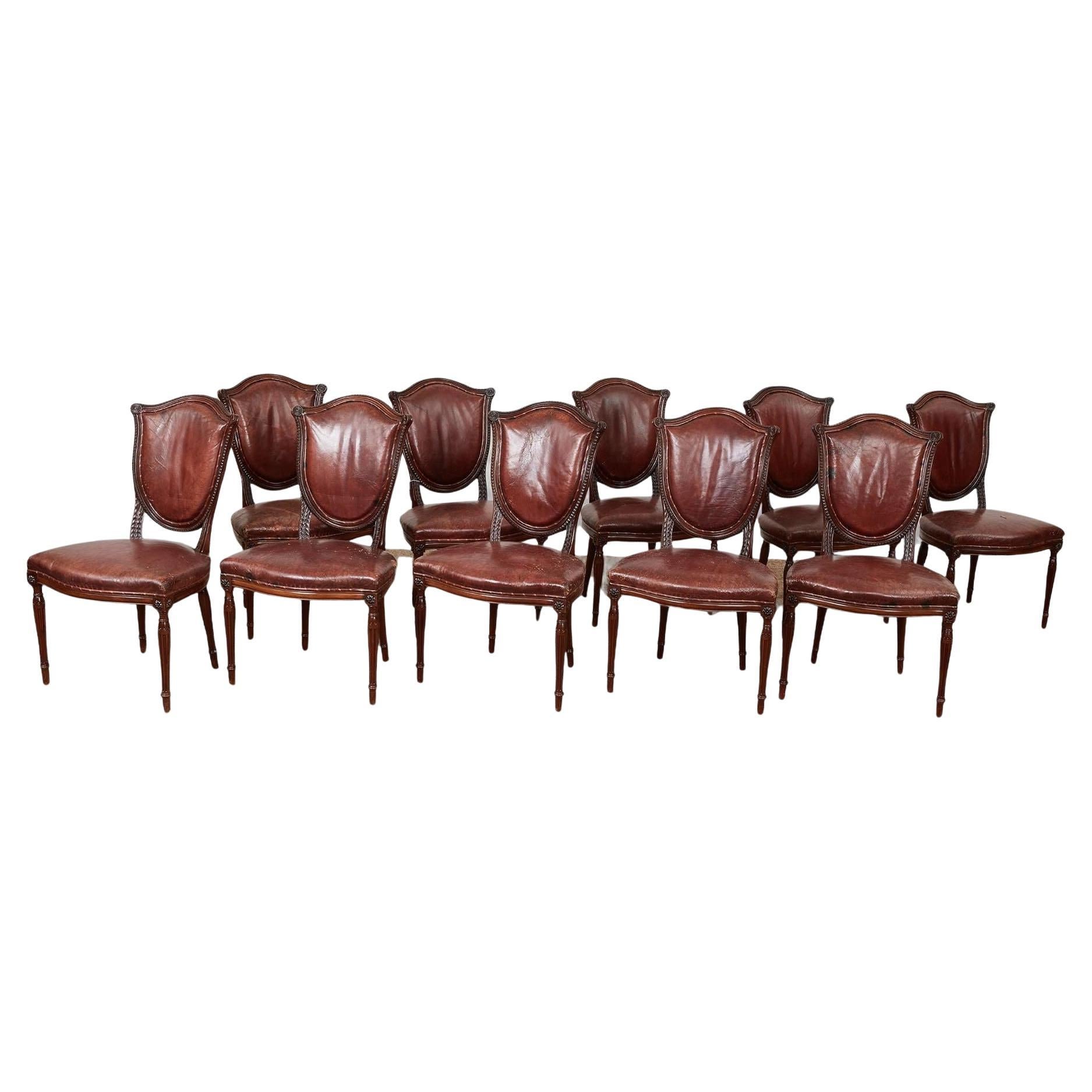 Set di dieci sedie da pranzo con schienale a scudo in pelle in vendita