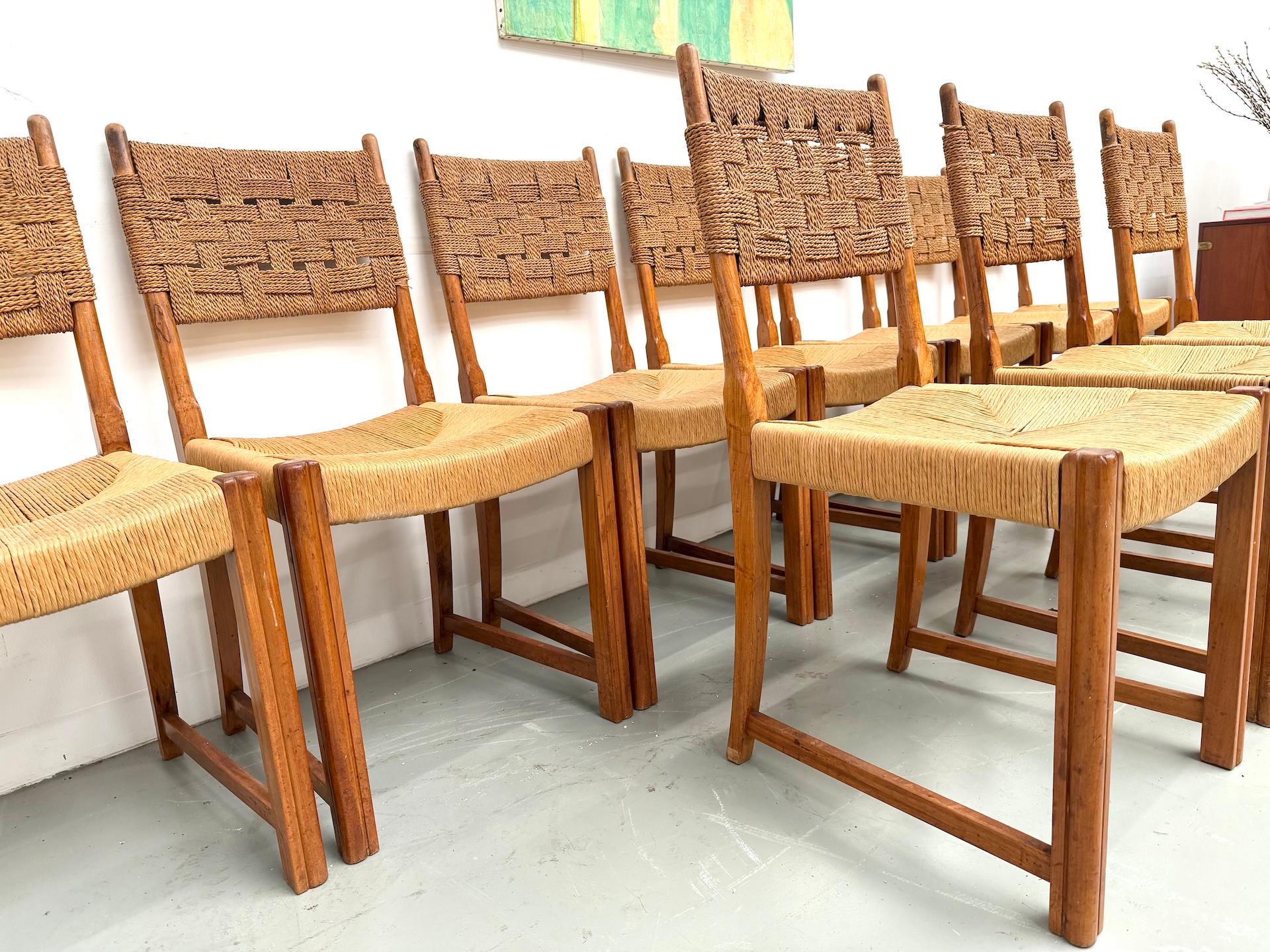 Ensemble de dix chaises en orme massif tressé à la main, France circa 1965 en vente 3