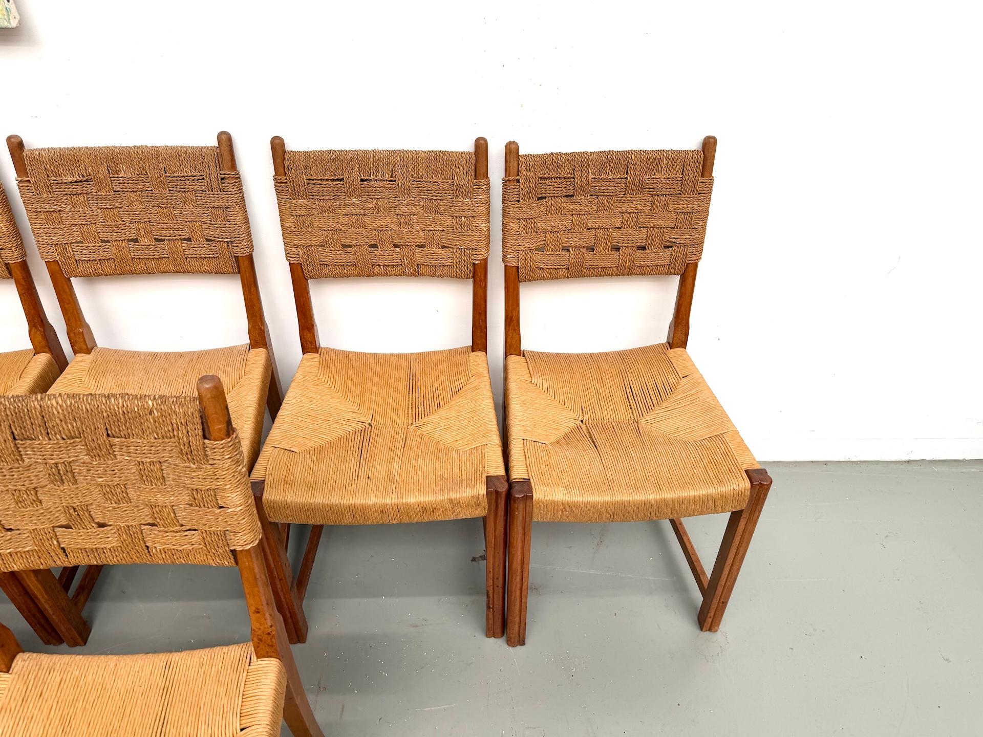 Ensemble de dix chaises en orme massif tressé à la main, France circa 1965 en vente 5