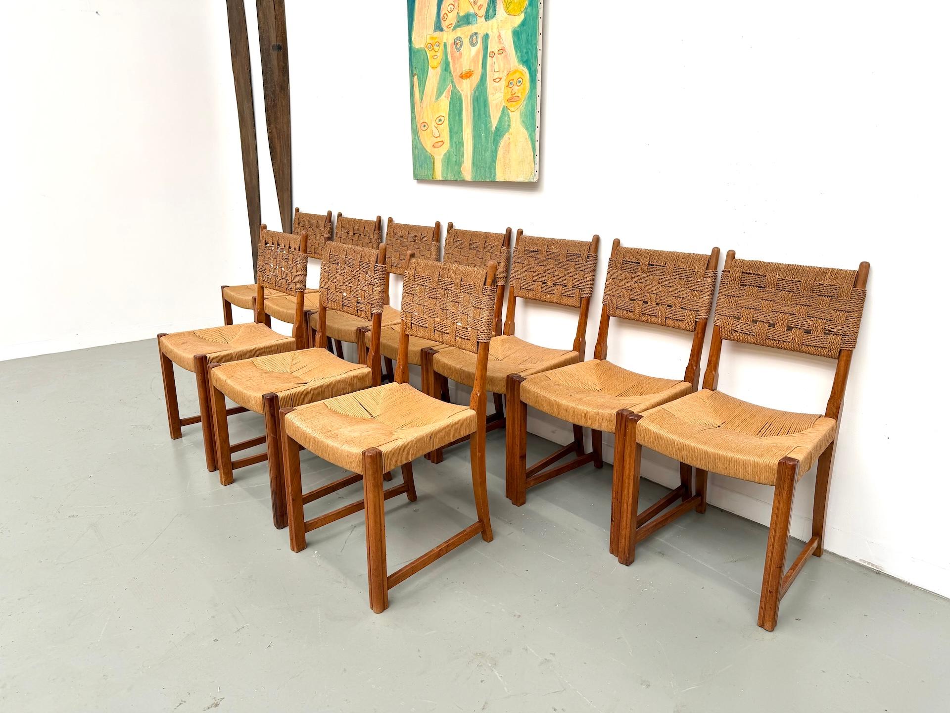 Ensemble de dix chaises en orme massif tressé à la main, France circa 1965 en vente 6