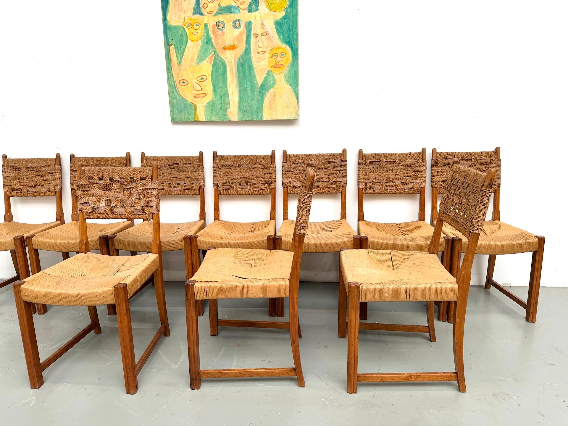 Ensemble de dix chaises en orme massif tressé à la main, France circa 1965 en vente 7