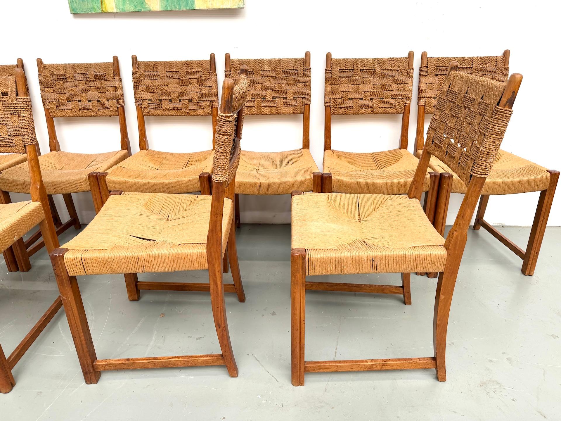Ensemble de dix chaises en orme massif tressé à la main, France circa 1965 en vente 8