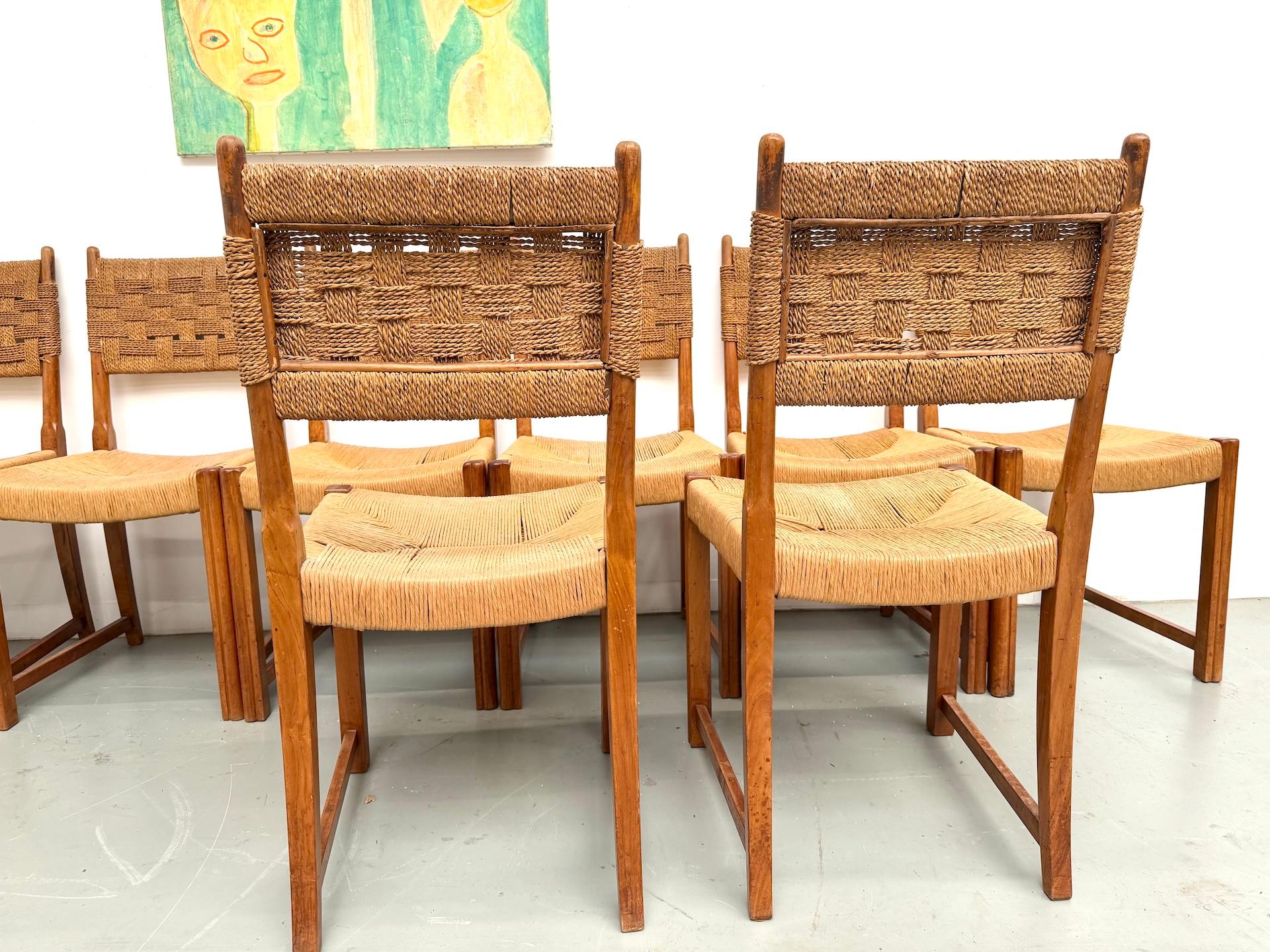 Ensemble de dix chaises en orme massif tressé à la main, France circa 1965 en vente 9