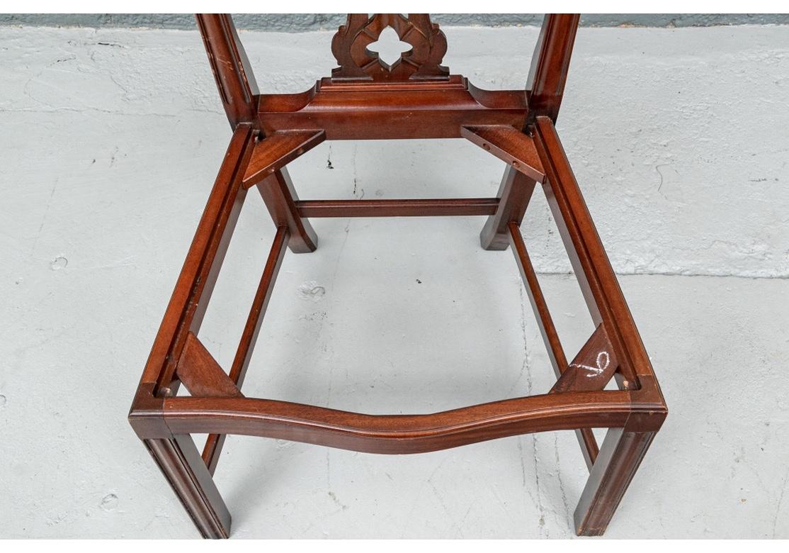 Satz von zehn geschnitzten Mahagoni-Esszimmerstühlen im Chippendale-Stil mit Stickley-Muster im Angebot 8
