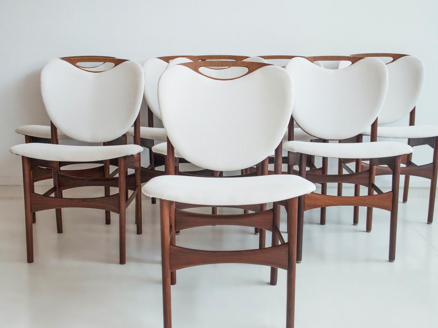 Set of ten teak chairs: eight side chairs and two armchairs. Designed by Arne Hovmand-Olsen in the 1950s. The seat and back of the chairs have recently been reupholstered in white fabric.
Measurements of the two armchairs: W 71 cm, H 87 cm, D 55