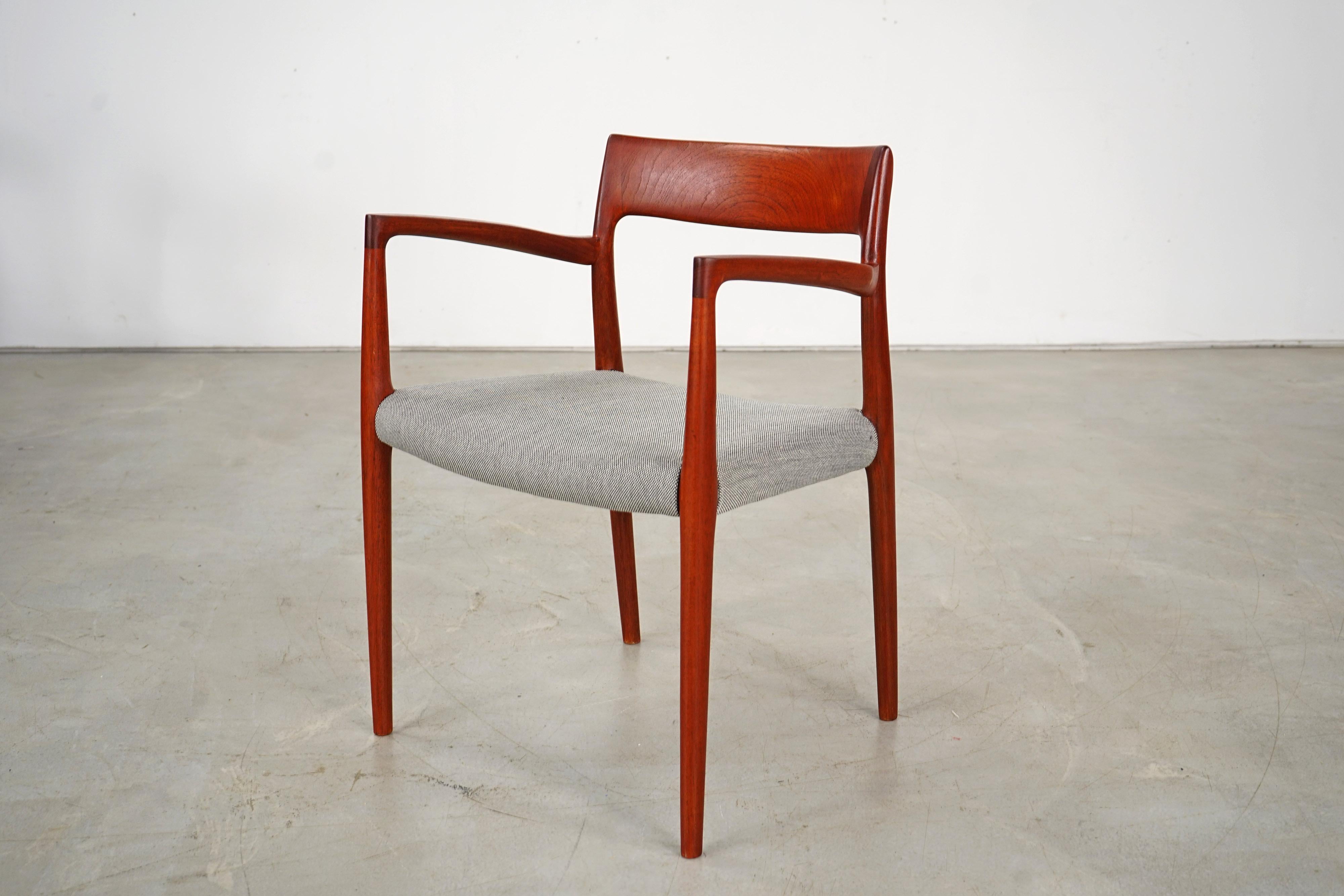Scandinavian Modern Set of Ten Teak Dining Chairs, Mod 77, Designed by Niels O. Møller For Sale