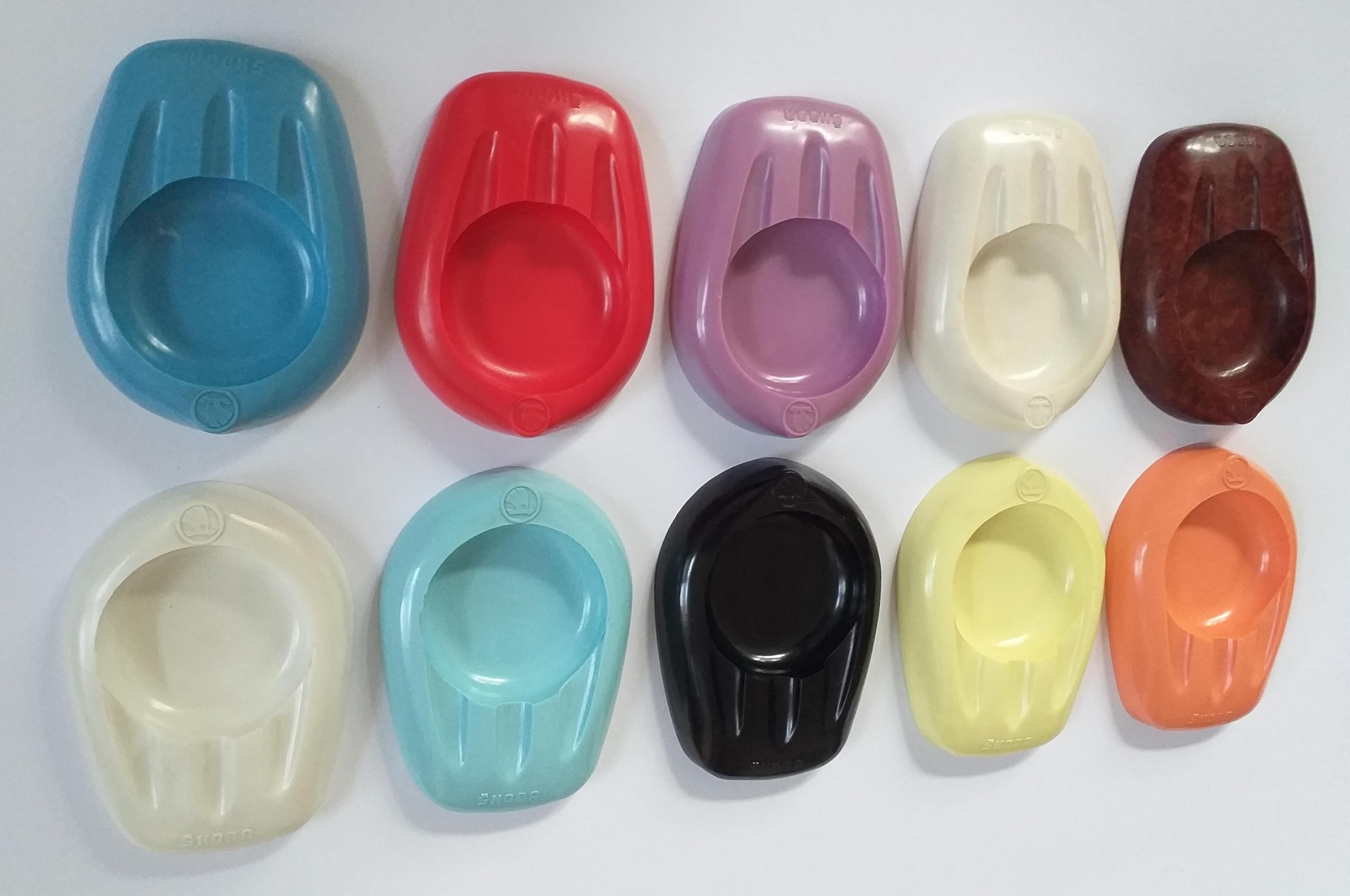 Mid-Century Modern Set of Ten Unique Colored Bakelite Ashtrays, Škoda Car Manufacturer, 1950s For Sale