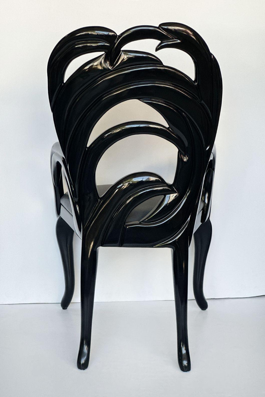 Fin du 20e siècle Ensemble de dix chaises vintage en bois sculpté 