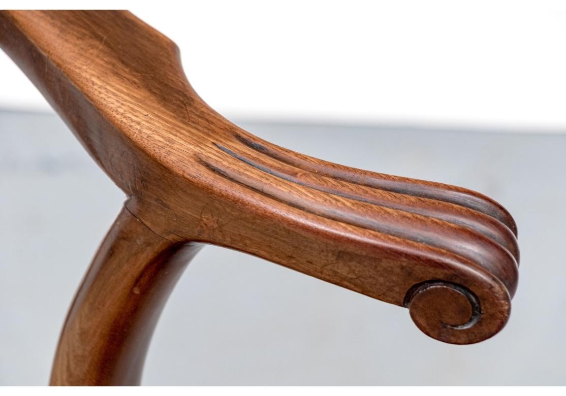 Satz von zehn geschnitzten Esszimmerstühlen im Vintage Chippendale-Stil im Angebot 3