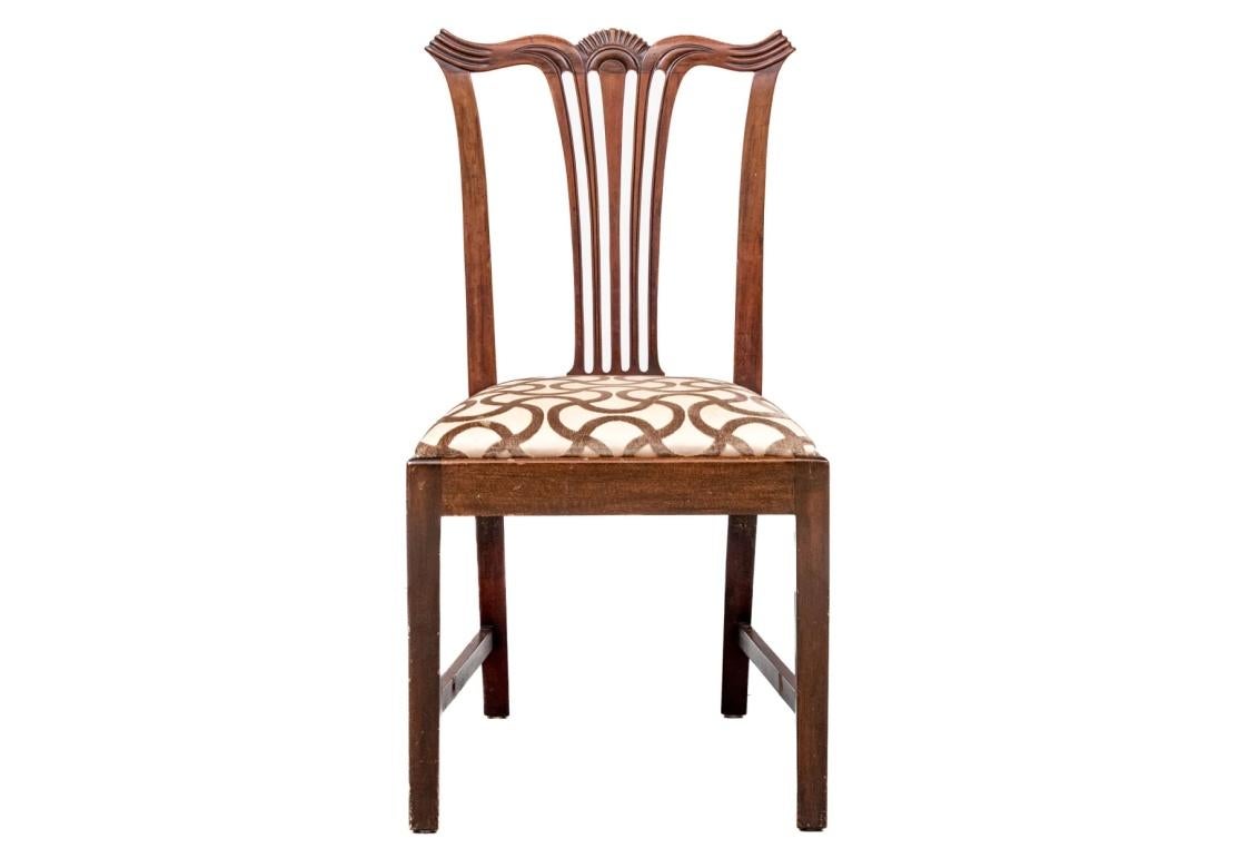 Satz von zehn geschnitzten Esszimmerstühlen im Vintage Chippendale-Stil im Angebot 5