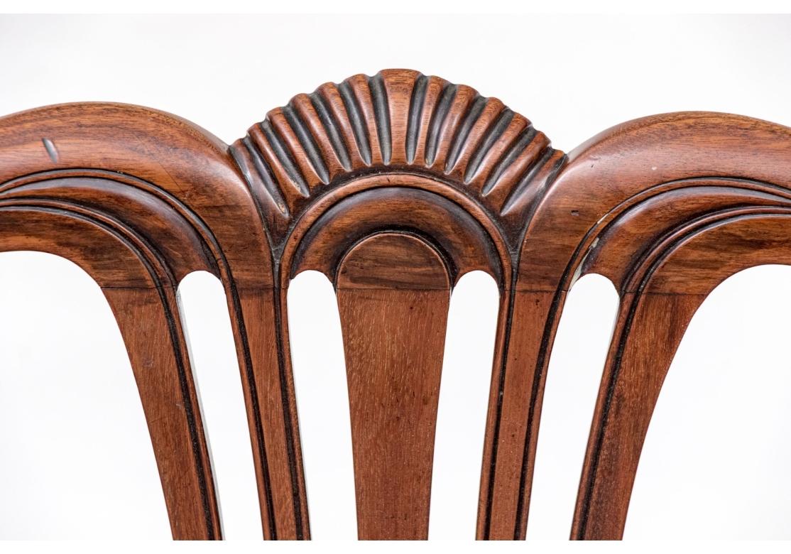 Satz von zehn geschnitzten Esszimmerstühlen im Vintage Chippendale-Stil im Angebot 6