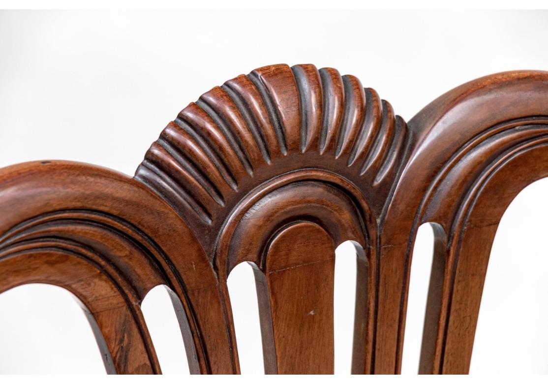 Satz von zehn geschnitzten Esszimmerstühlen im Vintage Chippendale-Stil im Angebot 7