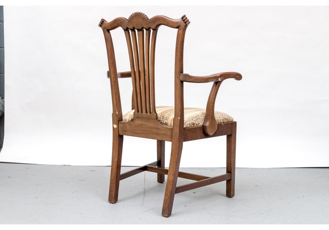 Satz von zehn geschnitzten Esszimmerstühlen im Vintage Chippendale-Stil im Angebot 9