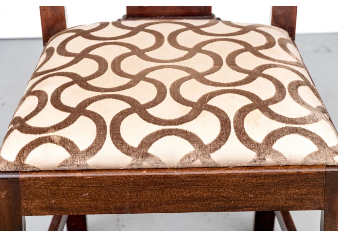 Satz von zehn geschnitzten Esszimmerstühlen im Vintage Chippendale-Stil im Angebot 10