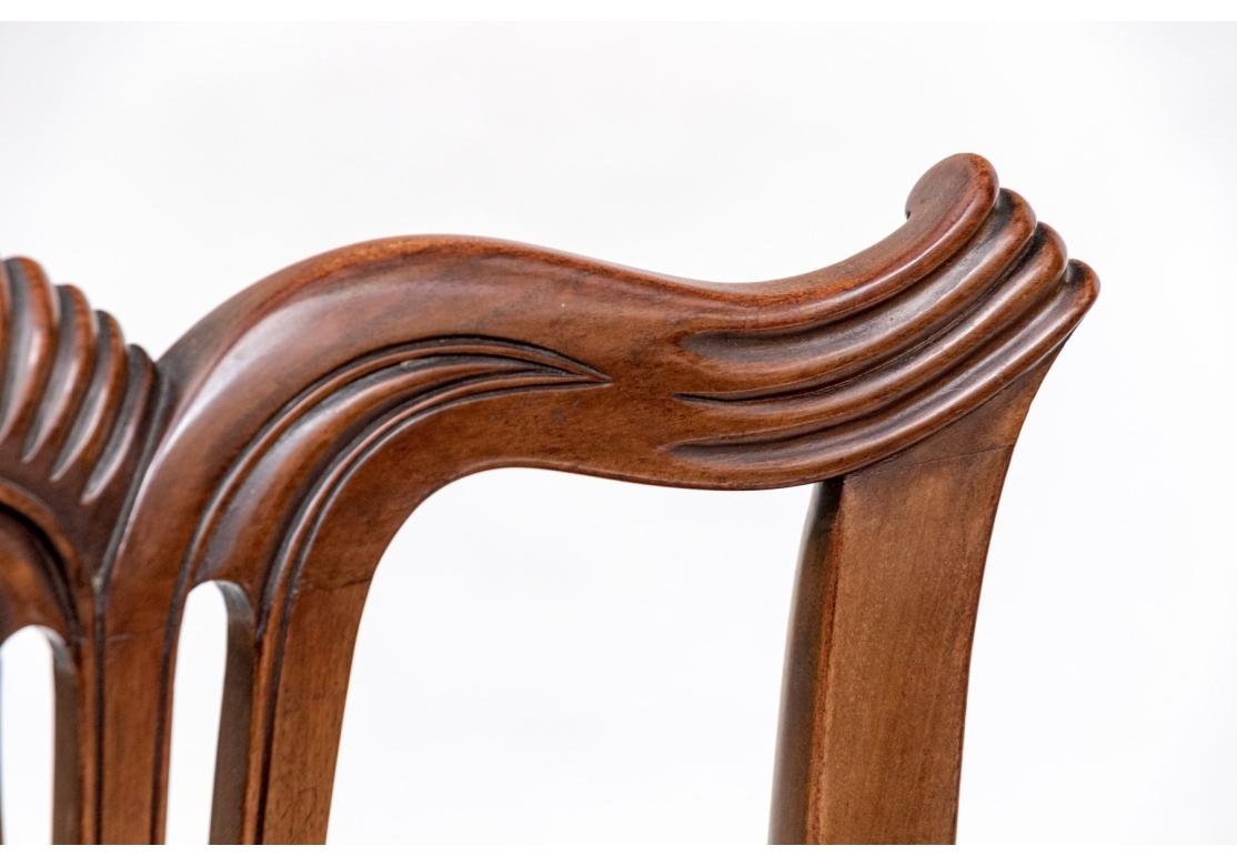 Satz von zehn geschnitzten Esszimmerstühlen im Vintage Chippendale-Stil im Angebot 11