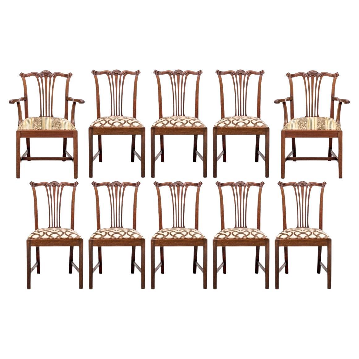 Set di dieci sedie da pranzo intagliate in stile Chippendale vintage