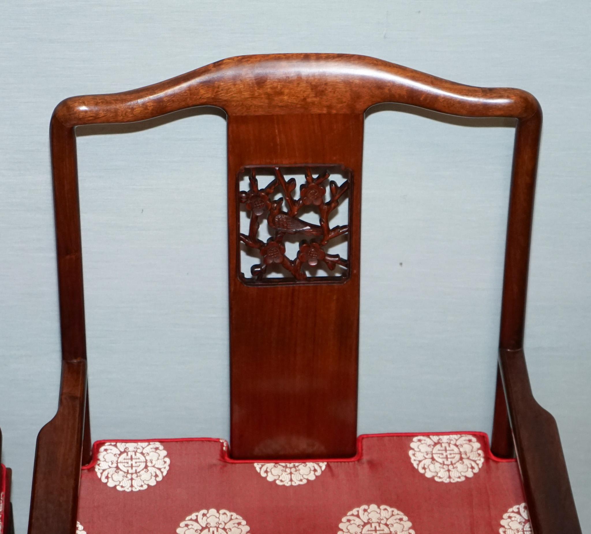 XX secolo SET DI DIECI POLTRONE DA CENA IN LEGNO DURO ORIENTALE D'EPOCA CON CUSCINI in vendita