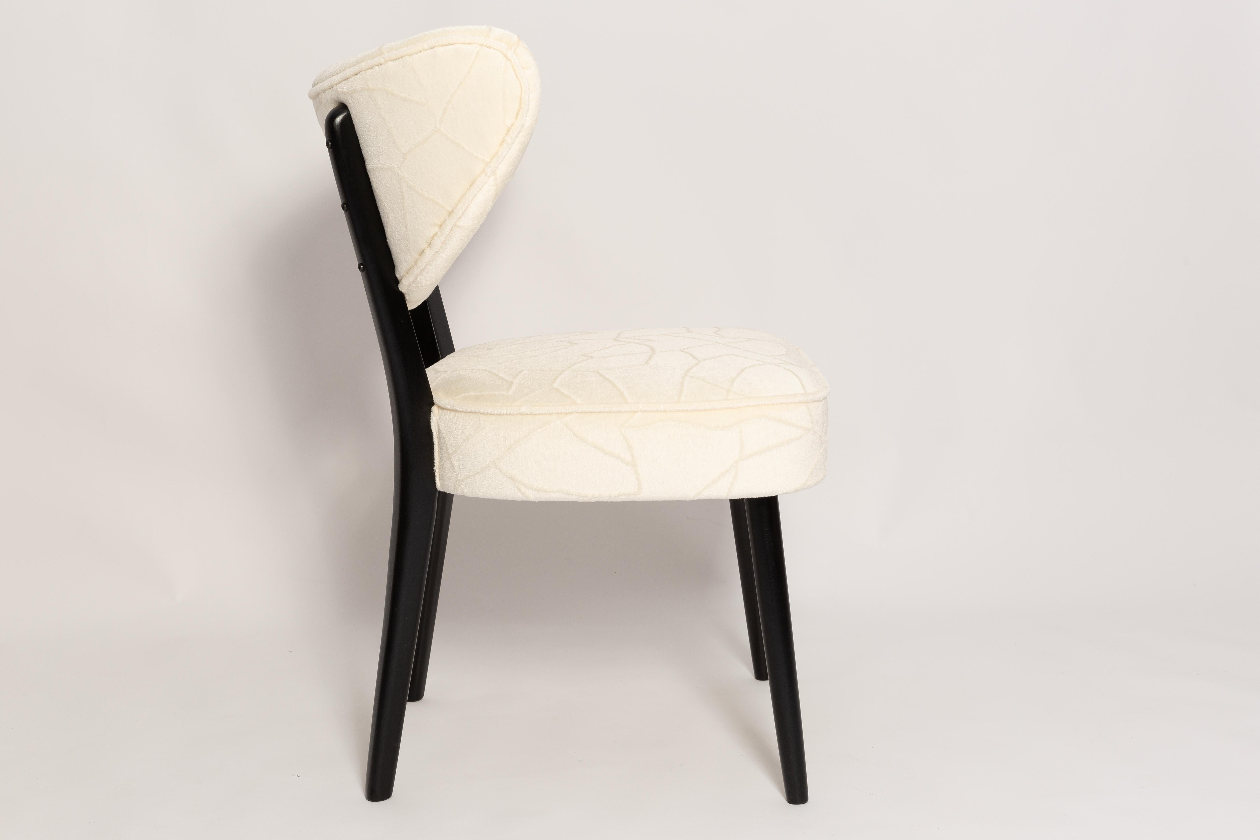 Mid-Century Modern Ensemble de dix chaises de salle à manger Vintola, jacquard script crème par Dedar, Europe, Pologne en vente