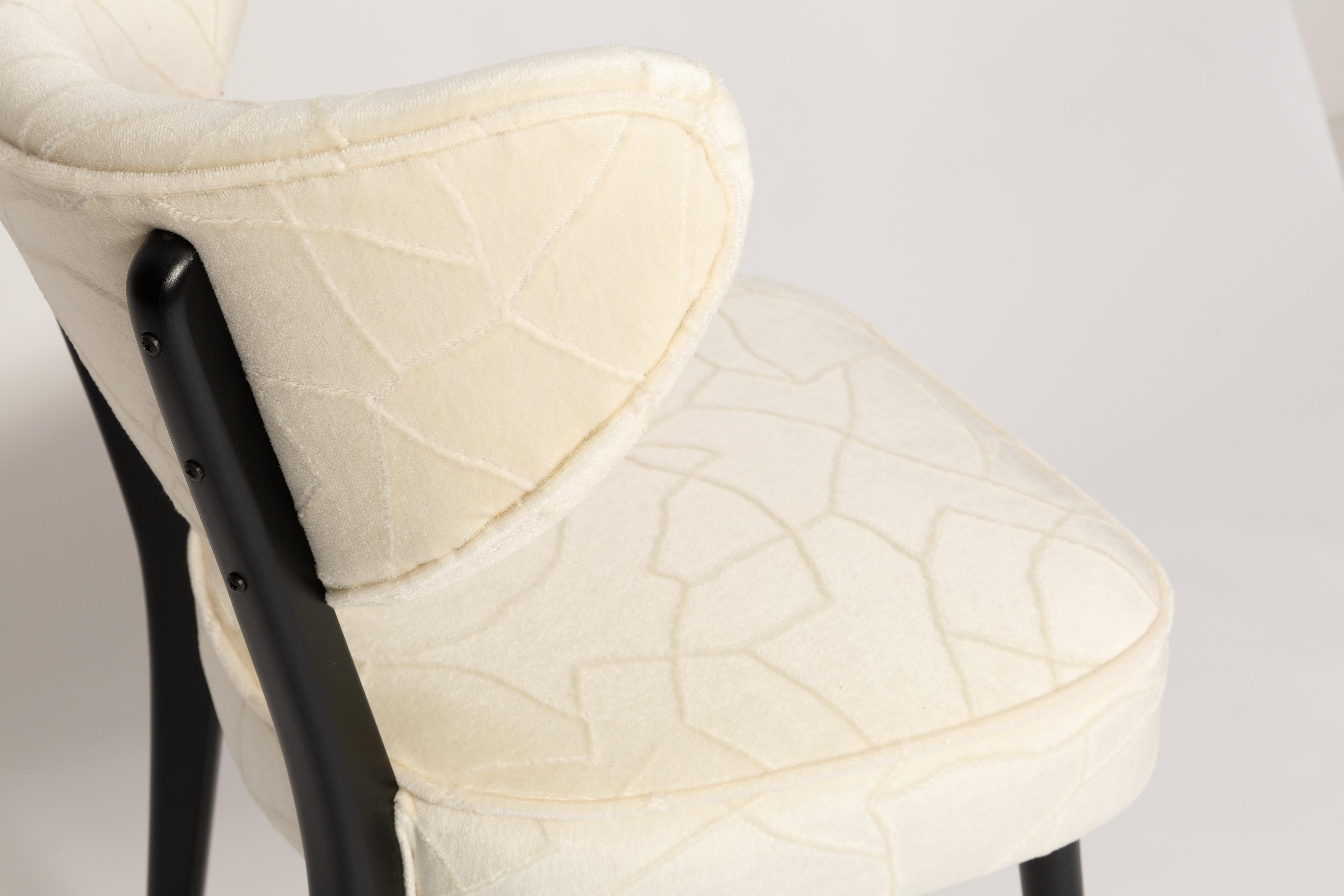 Polonais Ensemble de dix chaises de salle à manger Vintola, jacquard script crème par Dedar, Europe, Pologne en vente