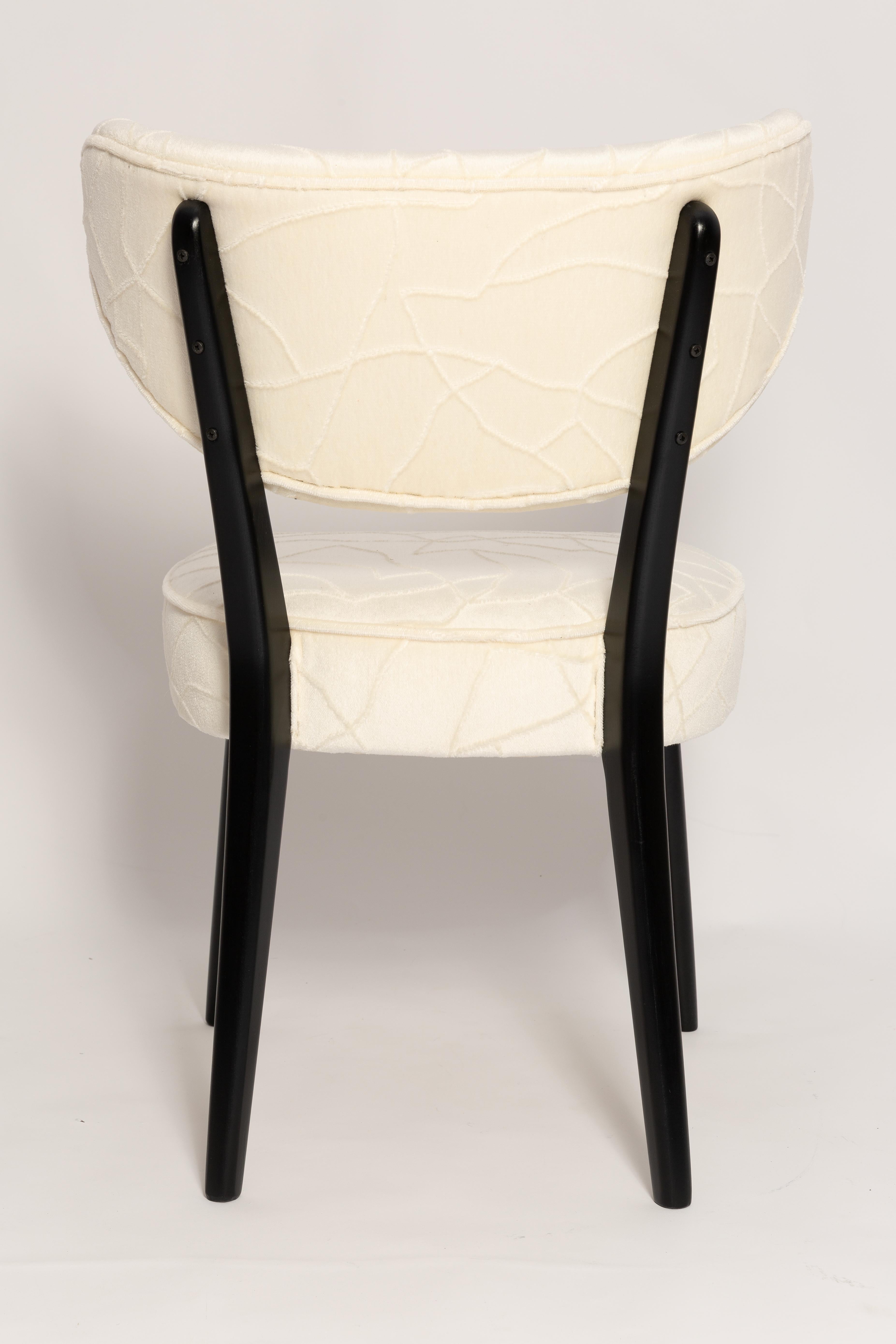 XXIe siècle et contemporain Ensemble de dix chaises de salle à manger Vintola, jacquard script crème par Dedar, Europe, Pologne en vente
