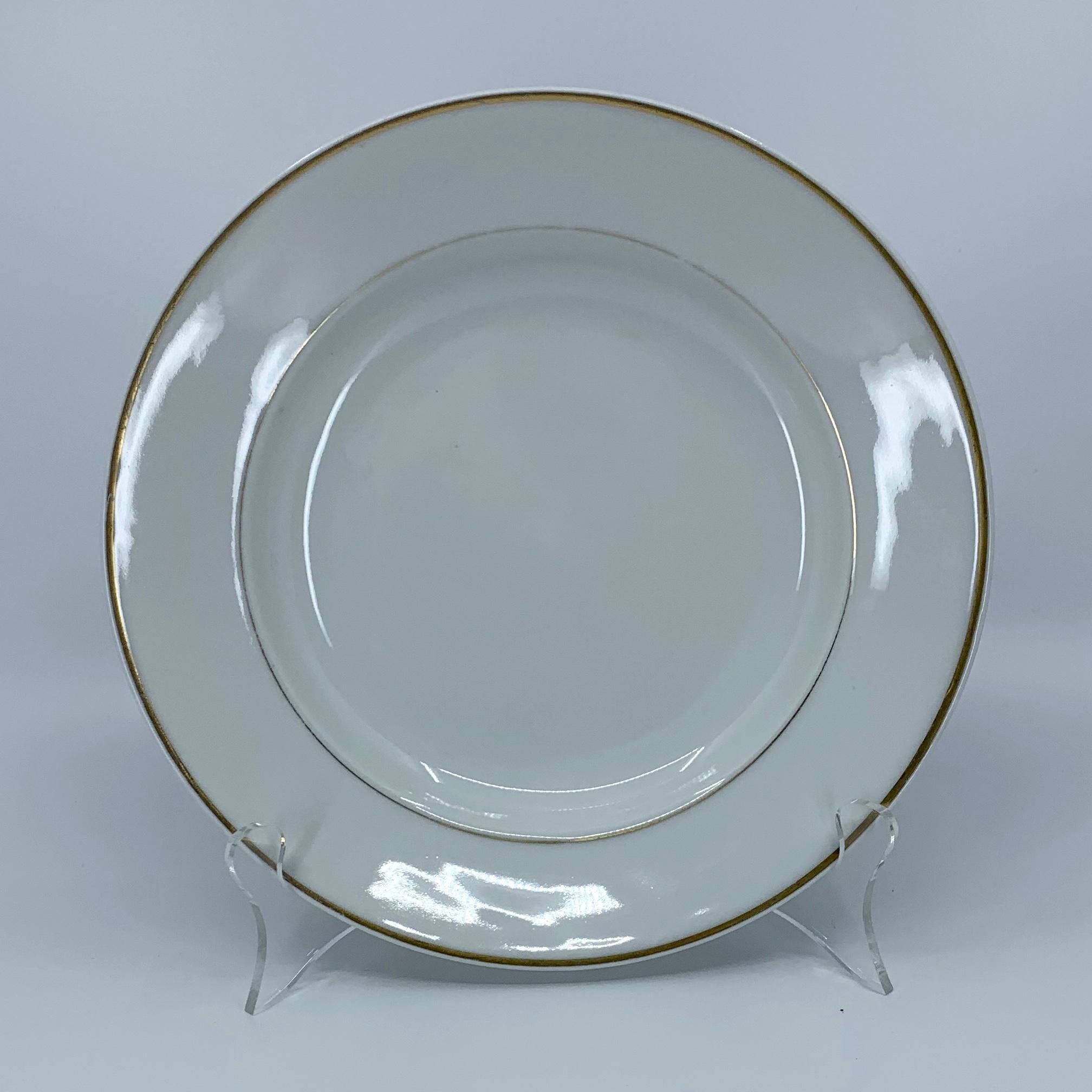 Set of ten white gilt rim Limoges plates. Ten 20th century modern elegant gilt rim white pasta/soup plates. France, late 20th century.
Dimensions: 9