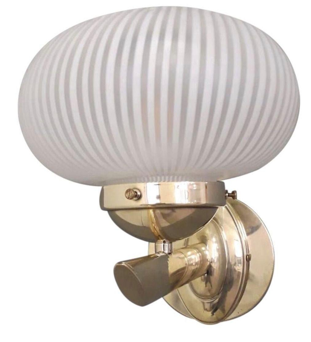 Set of Ten White Ribbed Bowl Murano Sconces by Barovier&Toso. Italie, années 1950 Bon état - En vente à Los Angeles, CA