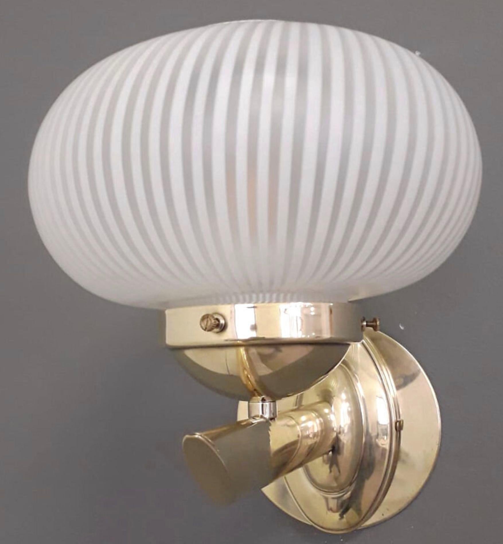 Set of Ten White Ribbed Bowl Murano Sconces by Barovier&Toso. Italie, années 1950 en vente 1