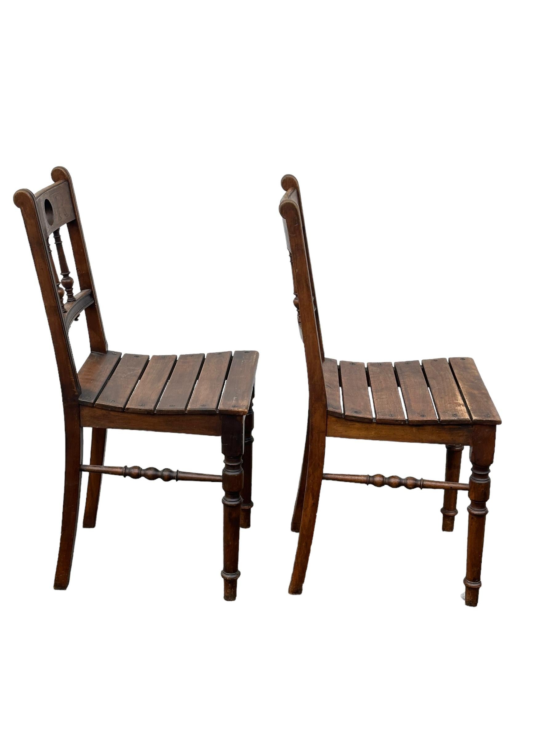 Ensemble de dix chaises de salle à manger en bois provenant du château de Ratibor, ville de Roth, Allemagne en vente 2