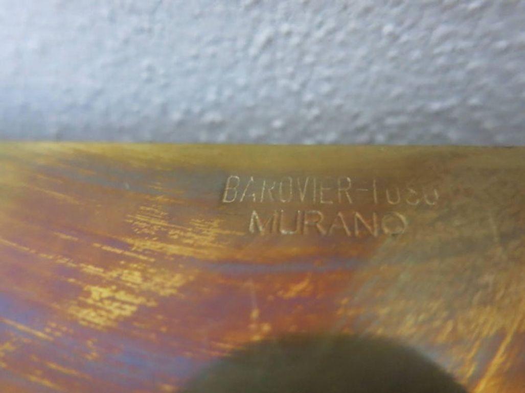 Ein seltener und beeindruckender Satz von dreizehn übergroßen italienischen Wandleuchten von Barovier e Toso, die in den 1950er Jahren hergestellt wurden. Jede Leuchte besteht aus mundgeblasenem, gefrostetem Murano-Glas in Form einer Muschel, die
