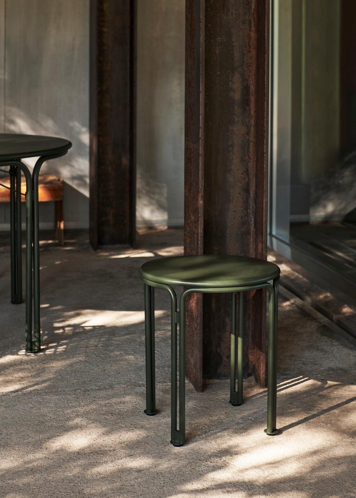 Steel Set of Thorvald 2Outdoor Armchair/1Side Table-BronzeGreen-Space Copenhagen for&T For Sale