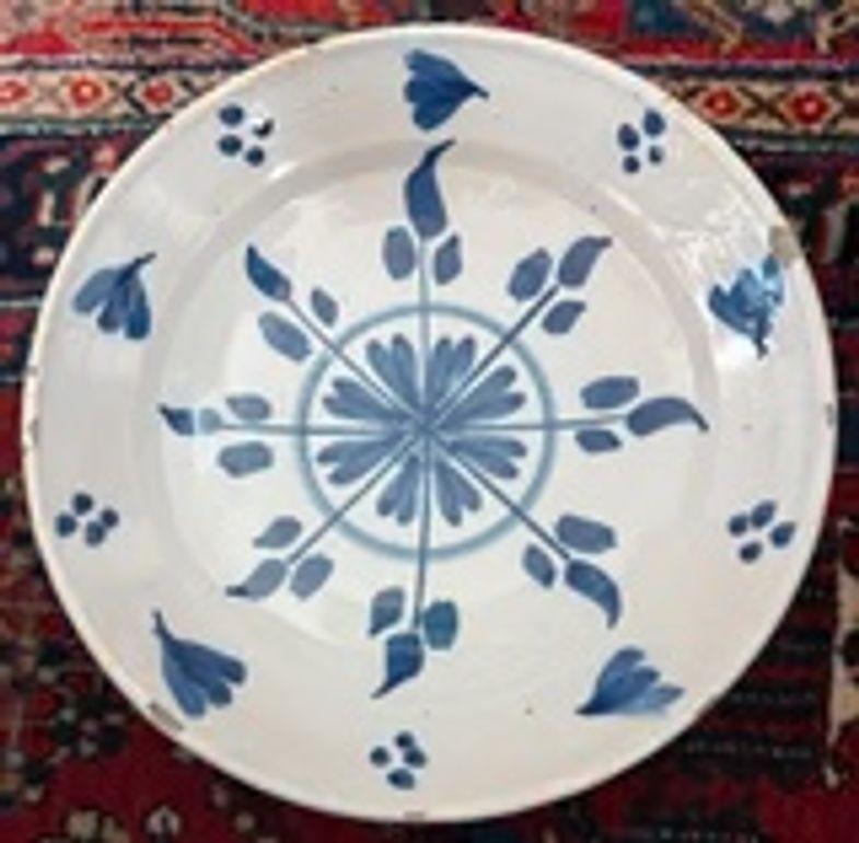 Set of Three 18th c. Delft Pinwheel Shallow Bowls In Good Condition For Sale In Greenwich, CT