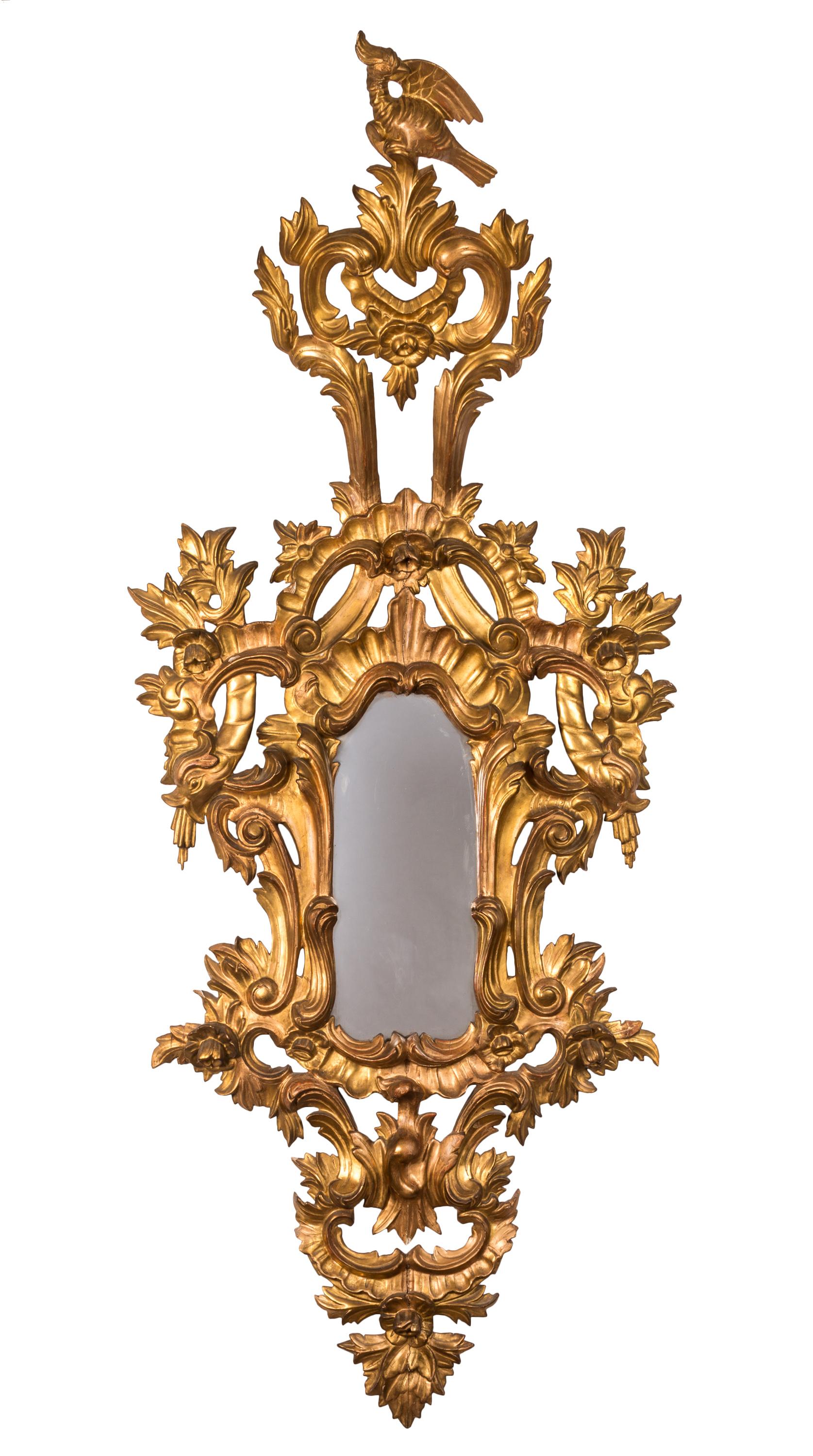 Rococo Ensemble de trois miroirs rococo français en bois doré sculpté du 18ème siècle en vente