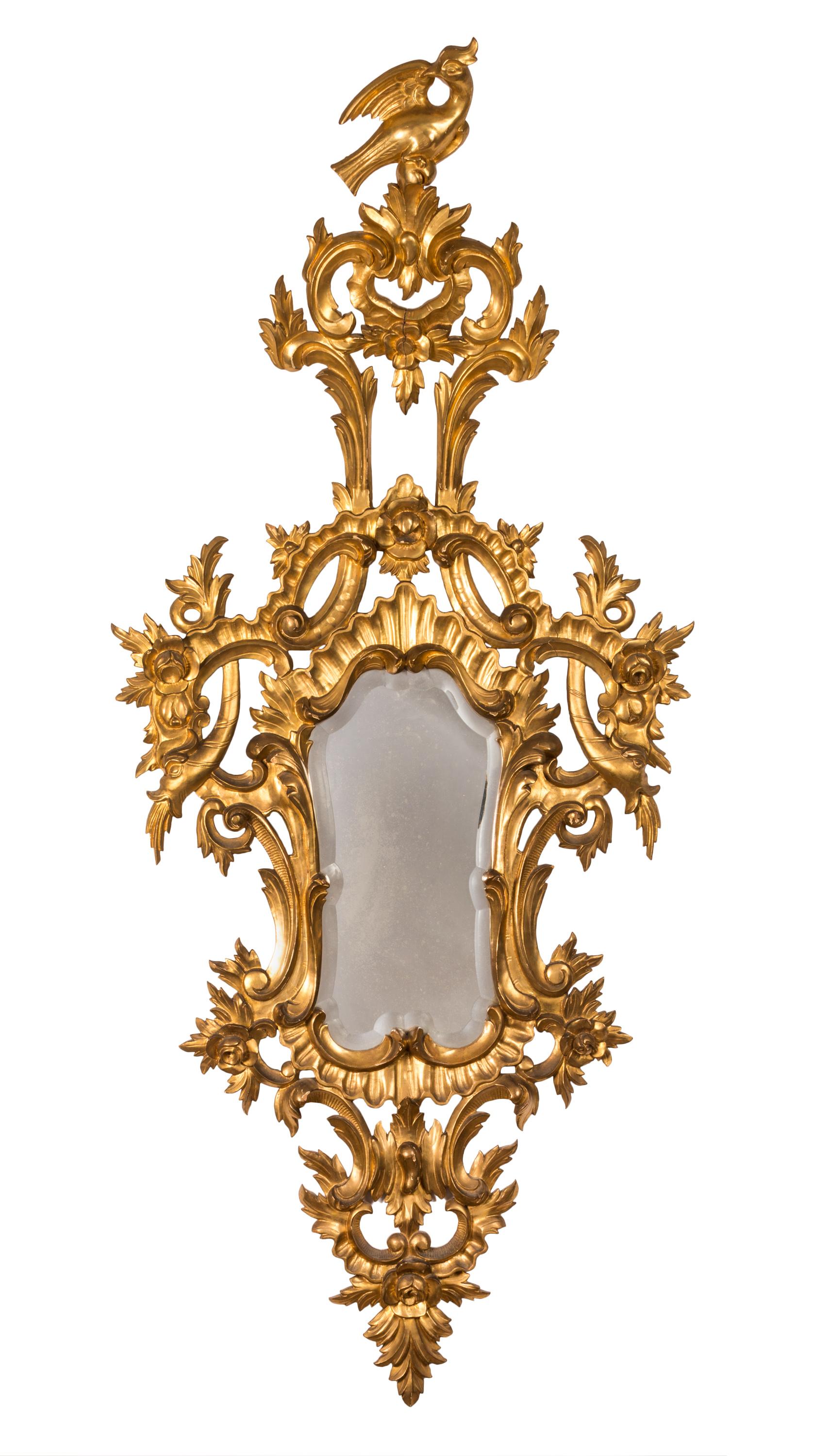 Français Ensemble de trois miroirs rococo français en bois doré sculpté du 18ème siècle en vente