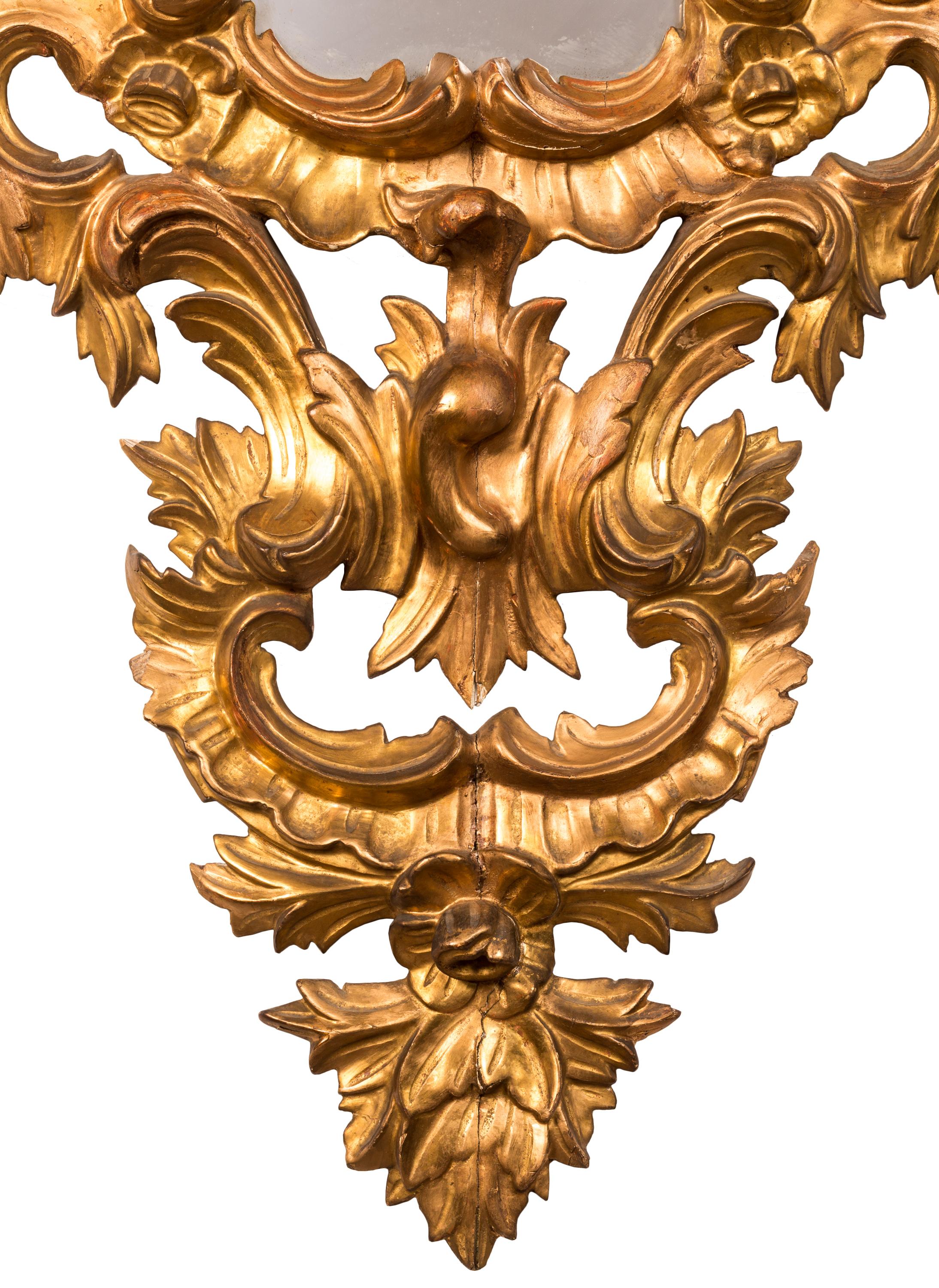 Ensemble de trois miroirs rococo français en bois doré sculpté du 18ème siècle Bon état - En vente à Madrid, ES