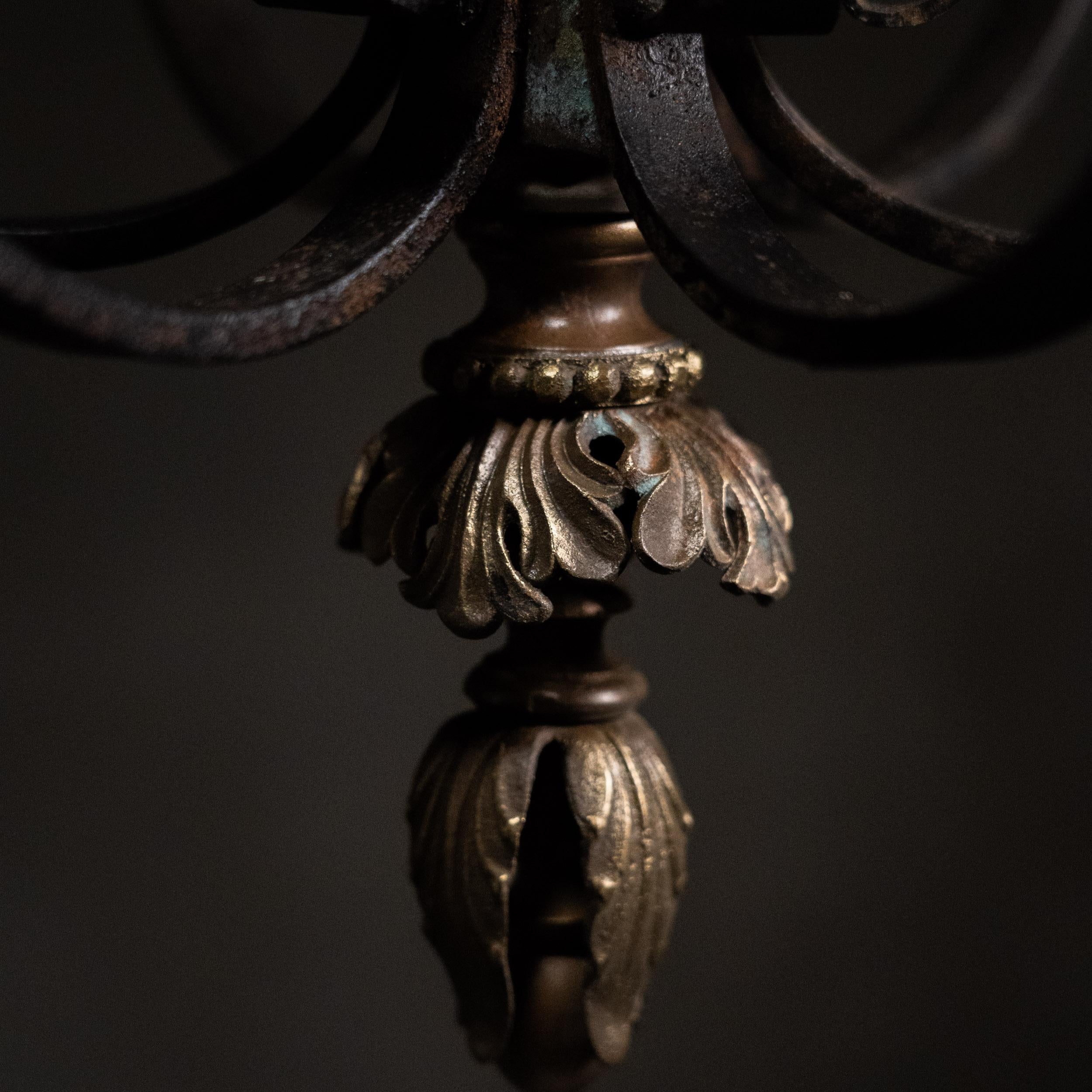 Ensemble de trois lustres gothiques en bronze de 1910 en vente 3